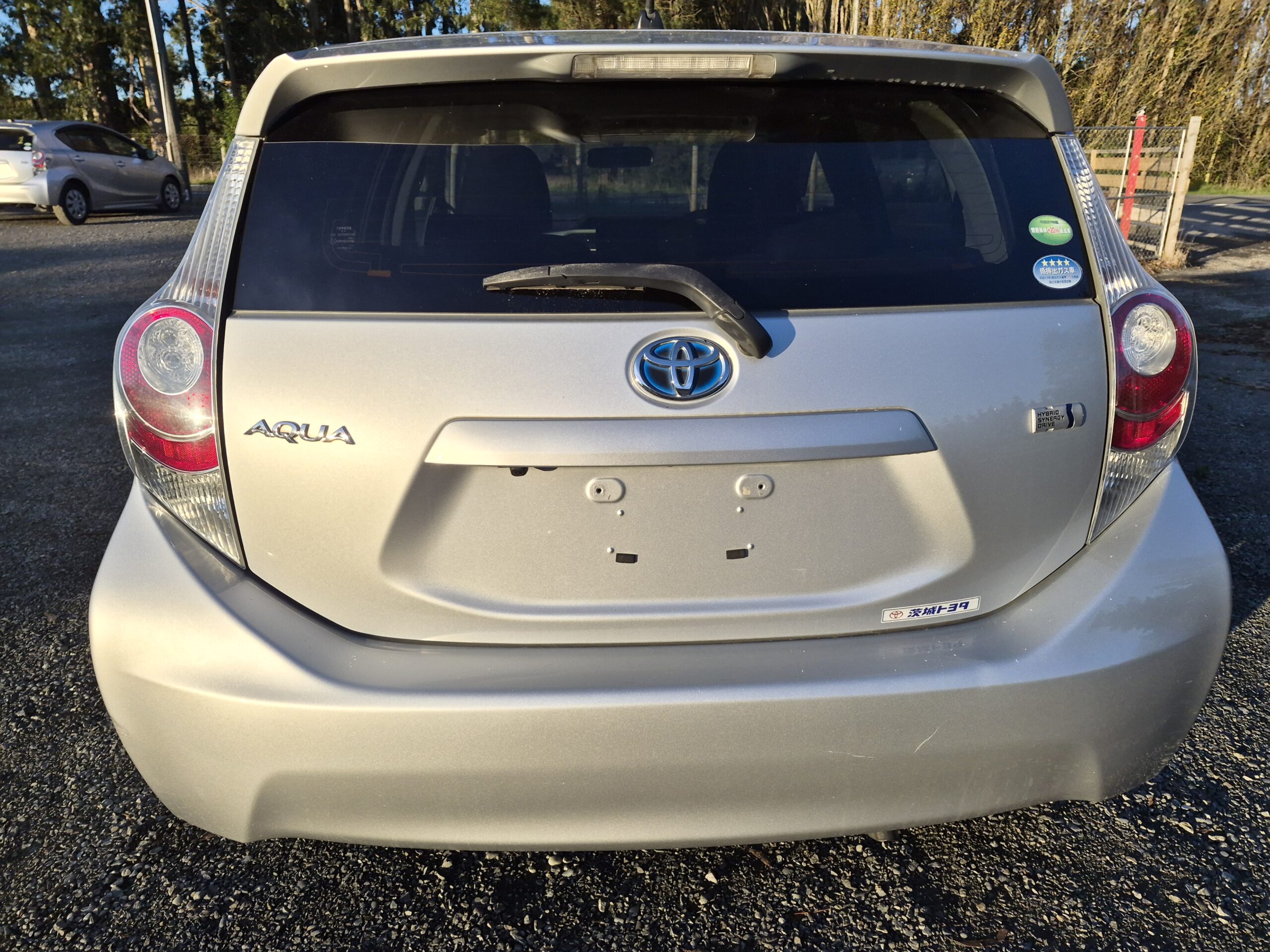
										2013 Toyota Aqua Silver full									