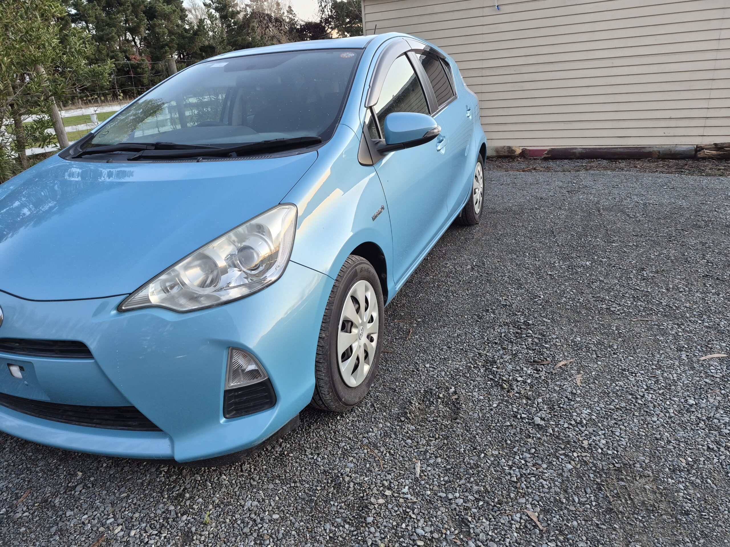 
								2013 Toyota Aqua Blue full									