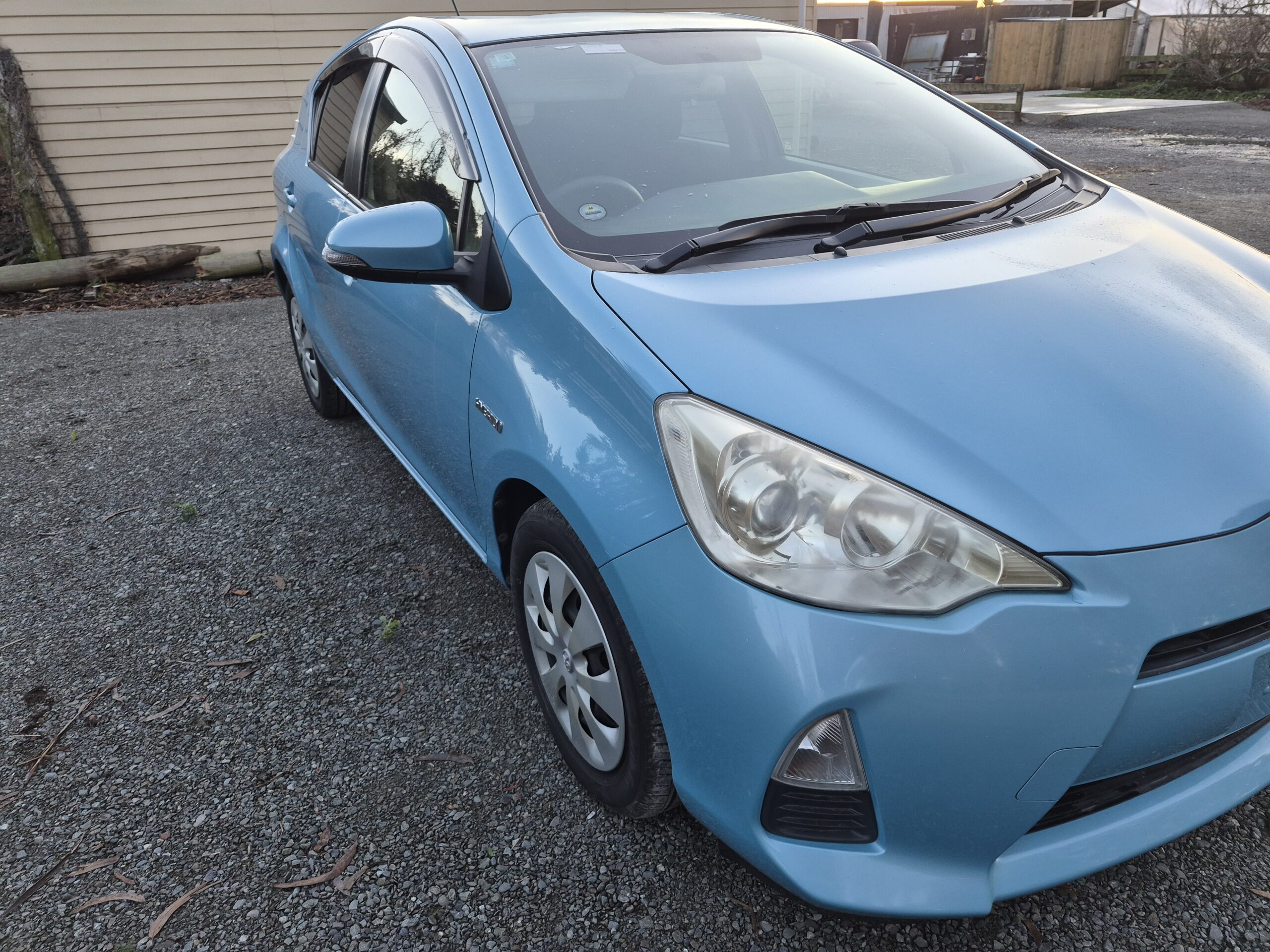 
								2013 Toyota Aqua Blue full									