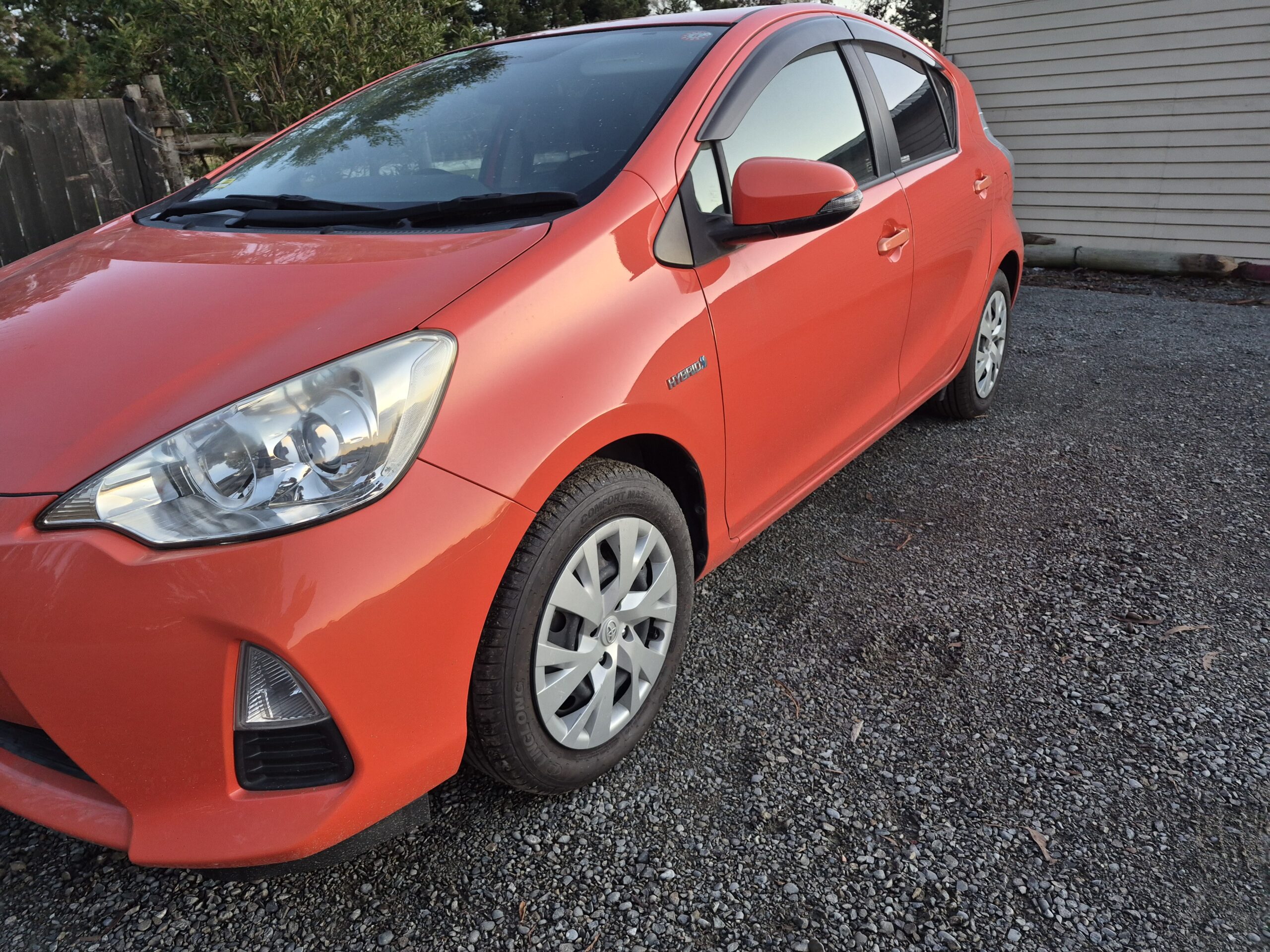 
								2014 Toyota Aqua Orange full									