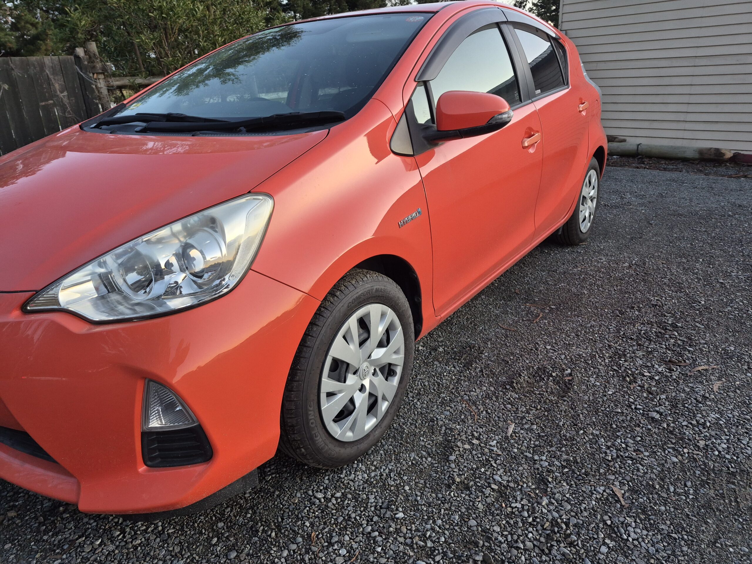 
								2014 Toyota Aqua Orange full									