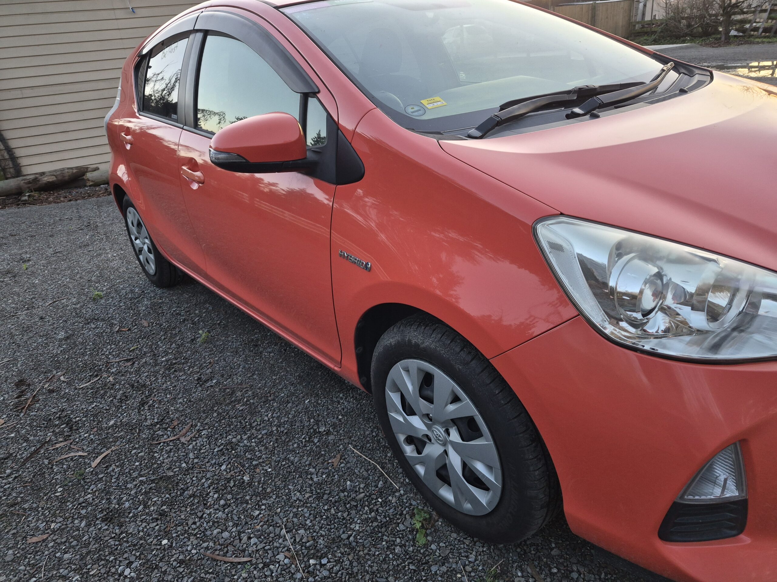 
								2014 Toyota Aqua Orange full									