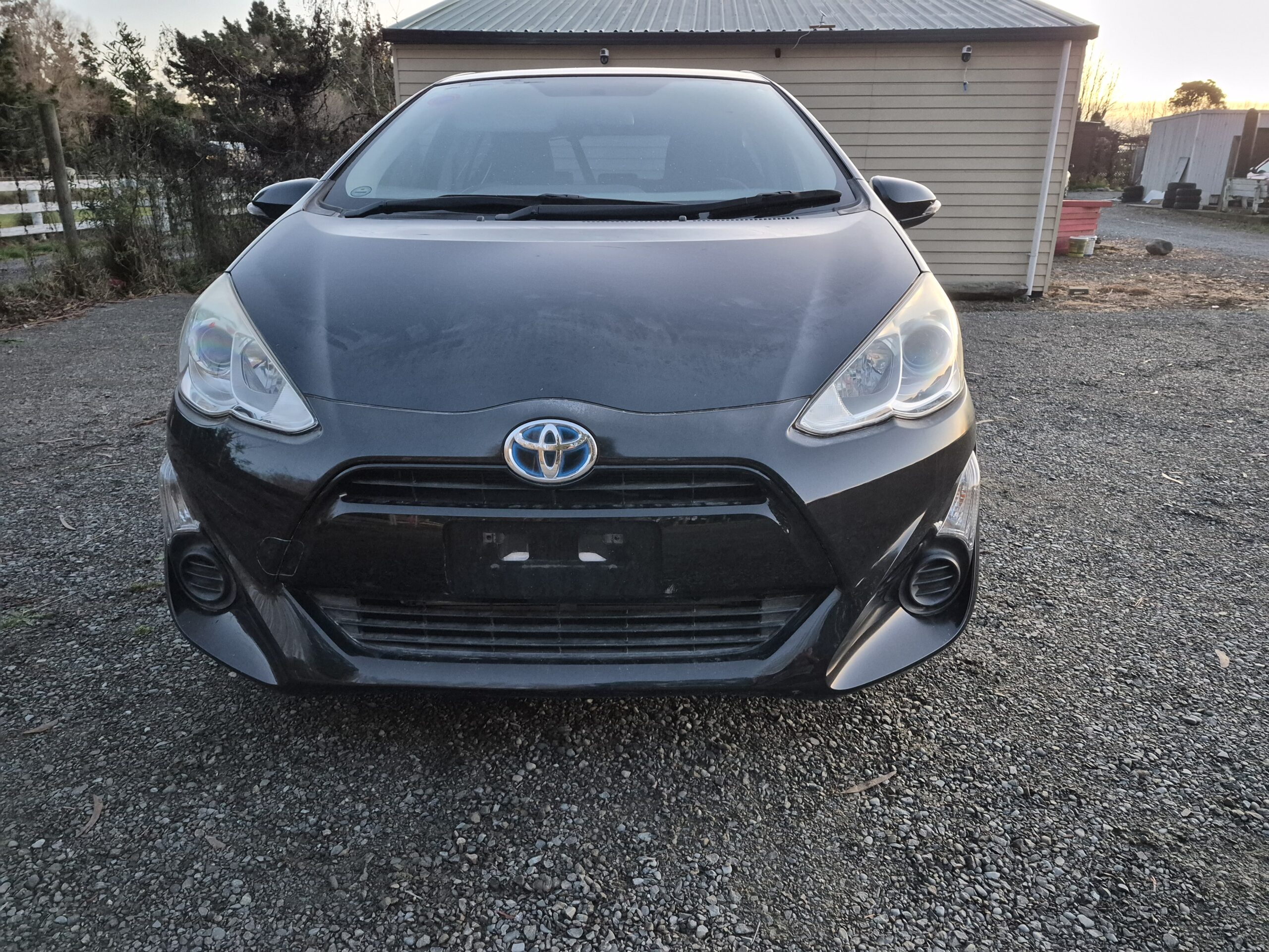 
								2015 Toyota Aqua Black full									