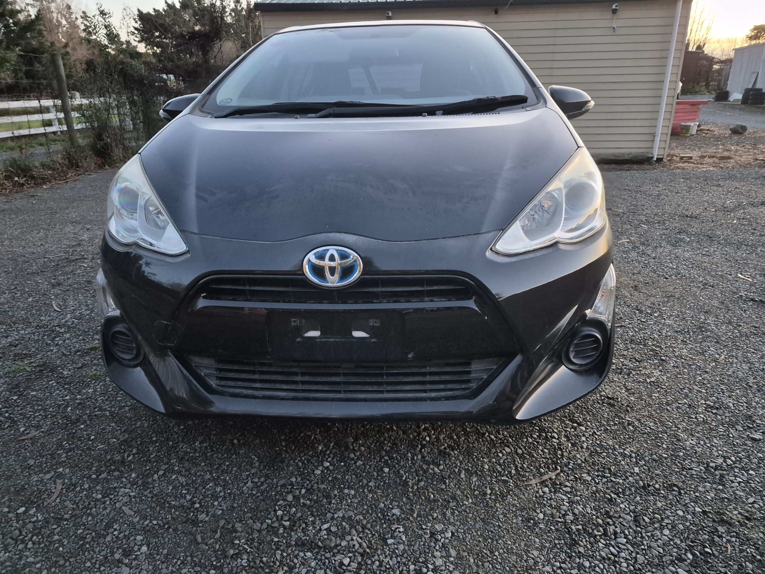 
								2015 Toyota Aqua Black full									