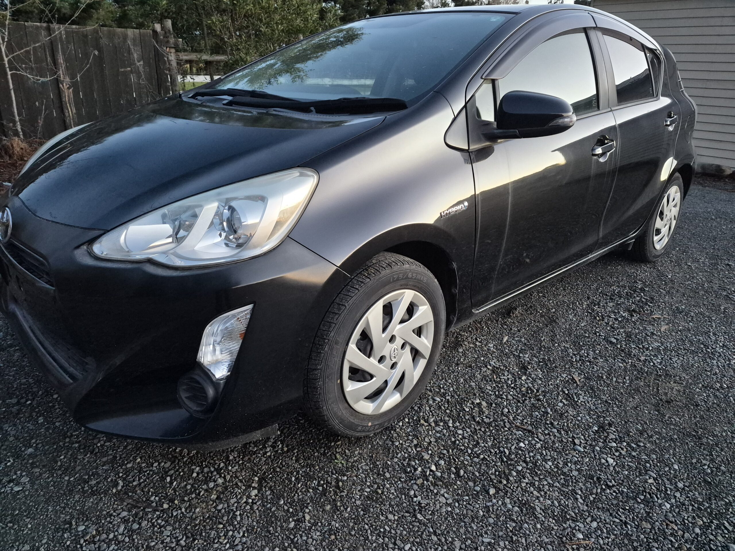 
								2015 Toyota Aqua Black full									