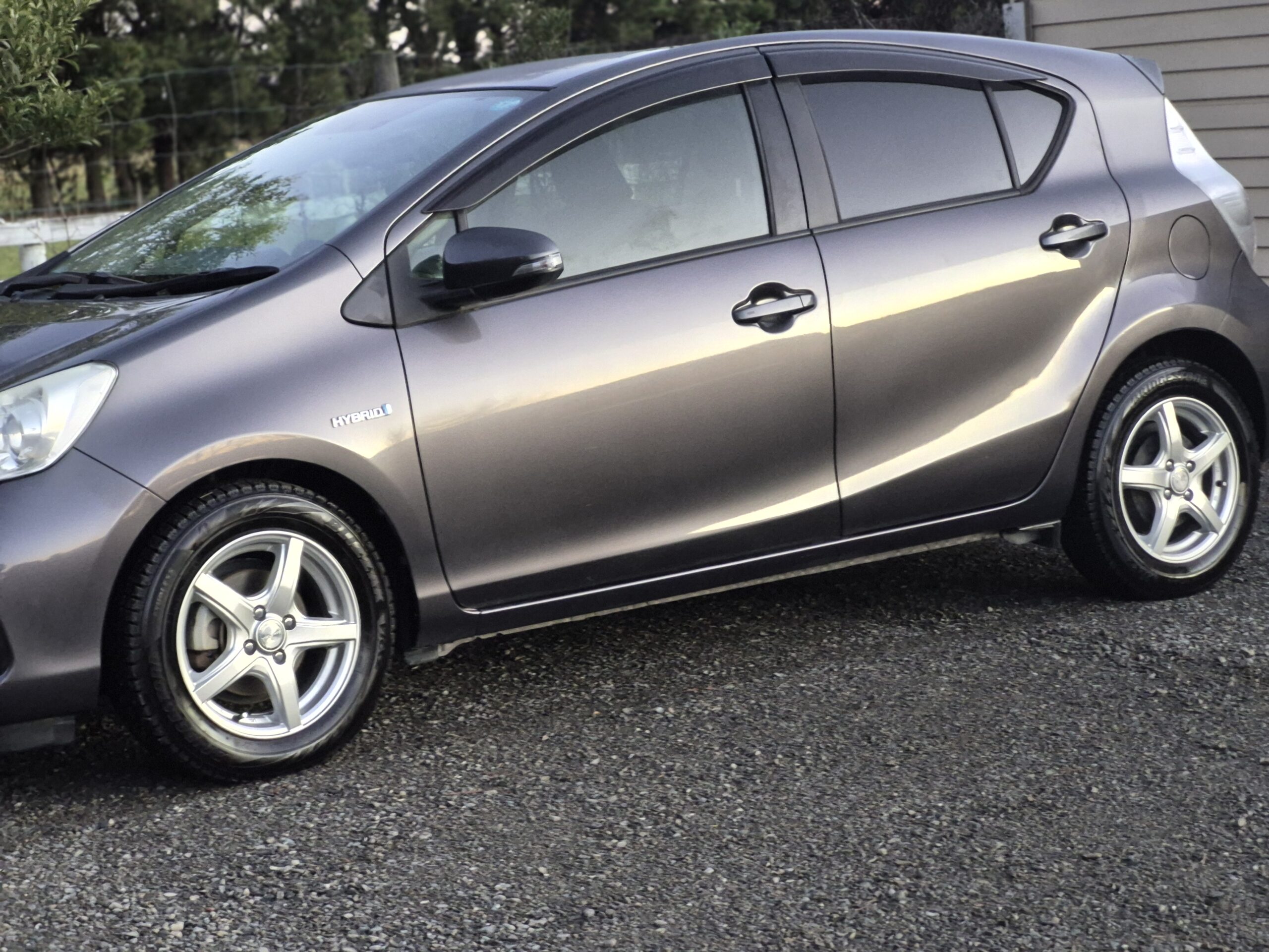 
								2012 Toyota Aqua full									