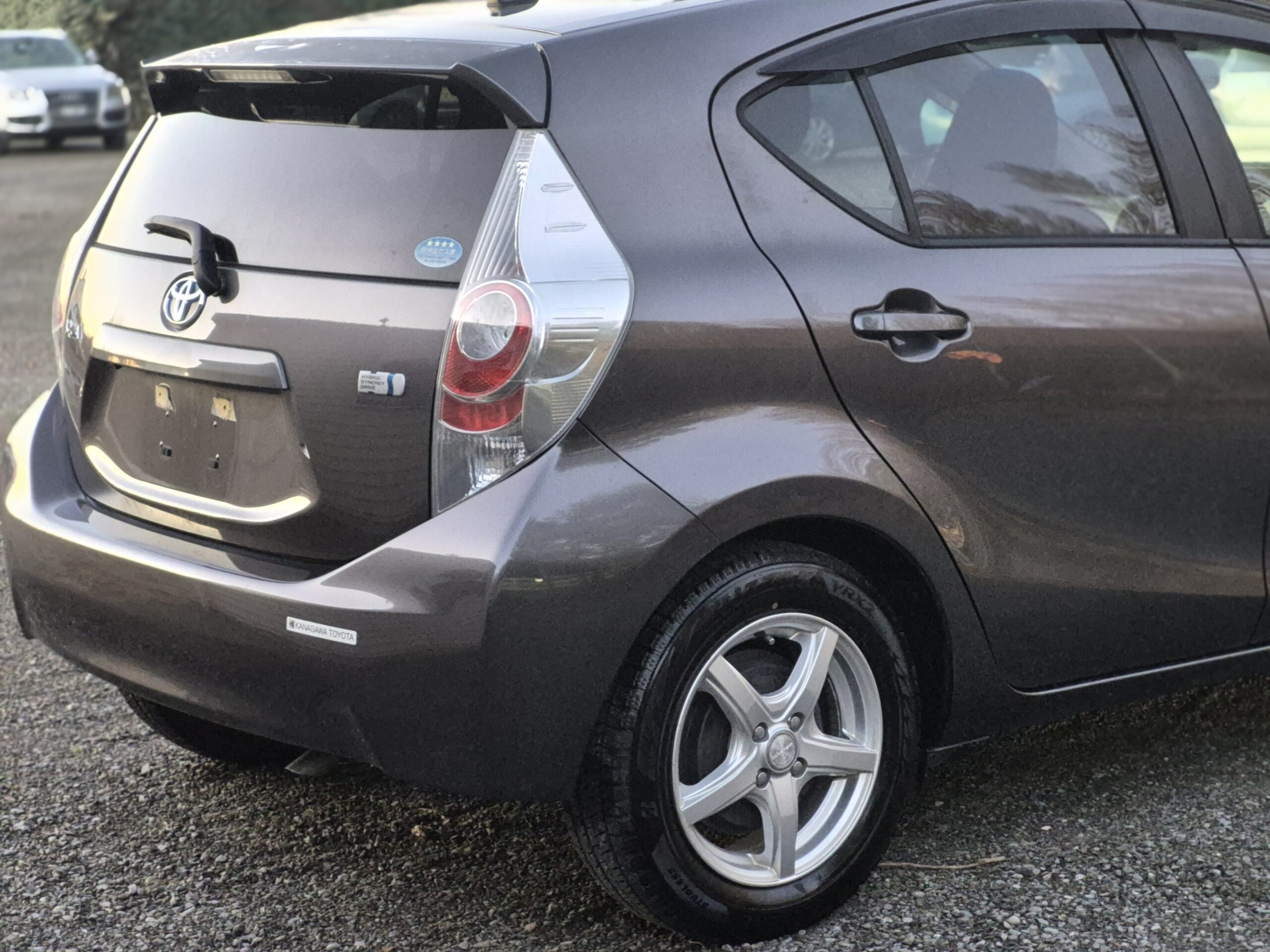 
								2012 Toyota Aqua full									