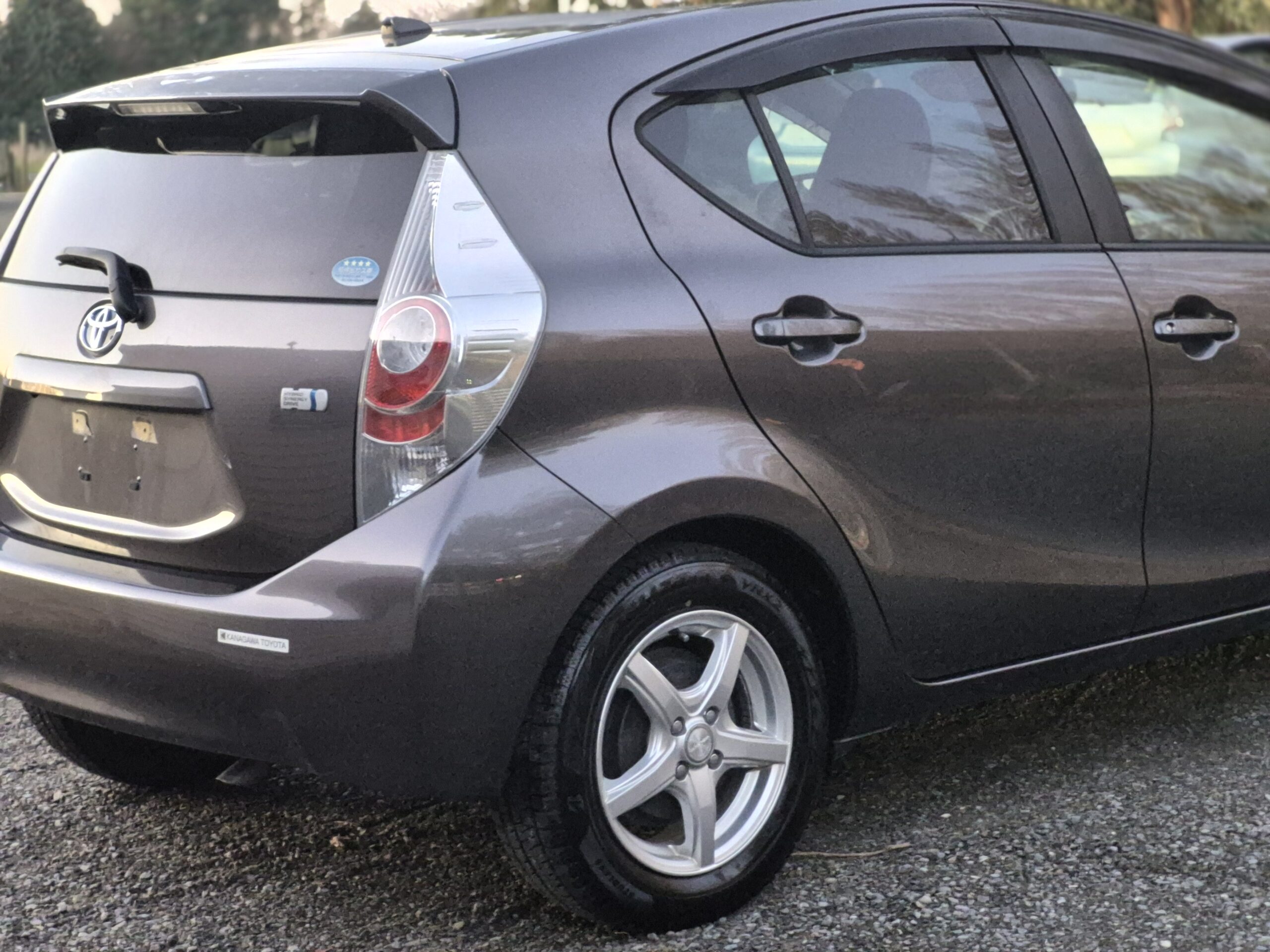 
								2012 Toyota Aqua full									