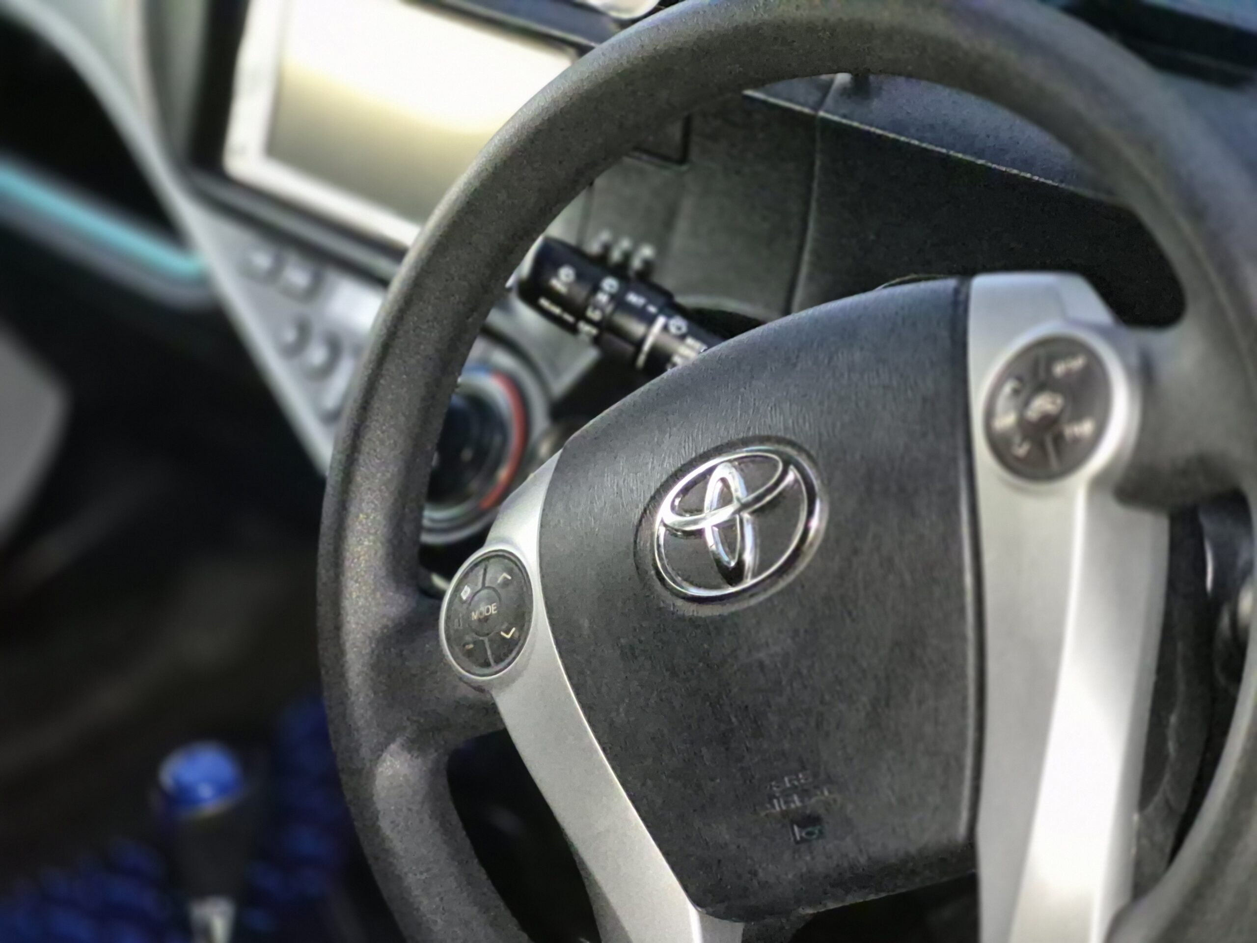 
								2012 Toyota Aqua full									