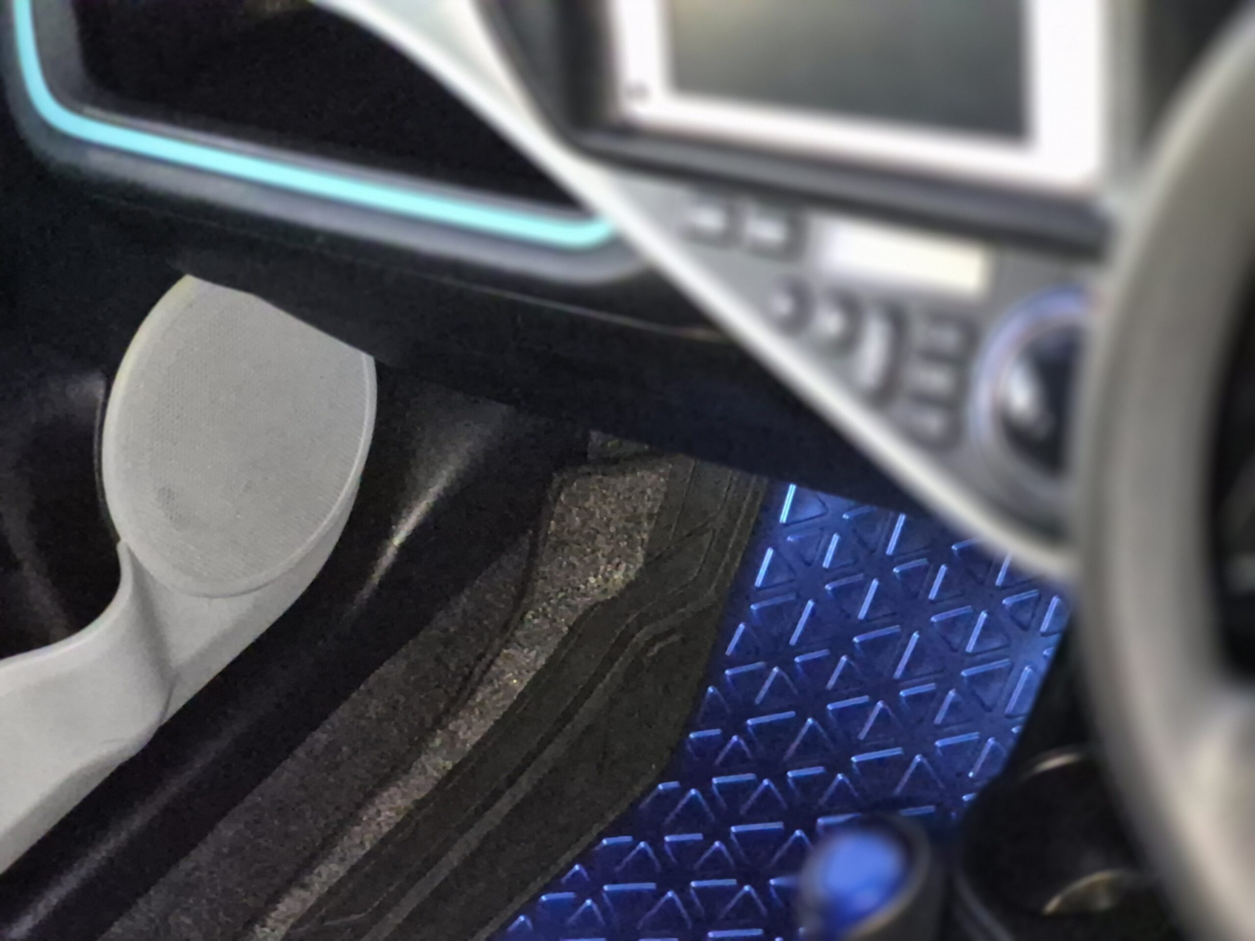 
								2012 Toyota Aqua full									