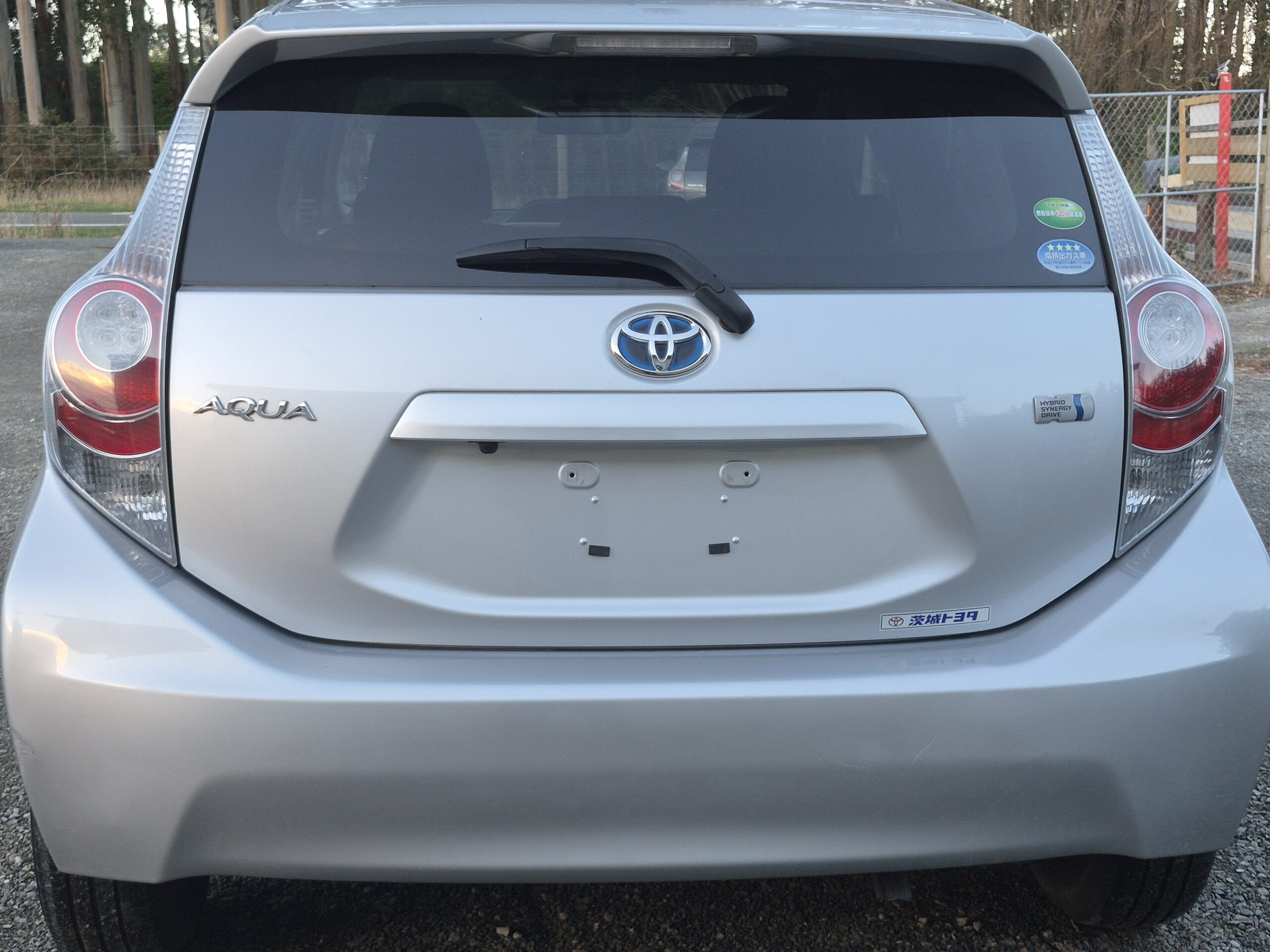 
								2013 Toyota Aqua Hybrid Push Start / Reverse Camera / Fresh Import full									