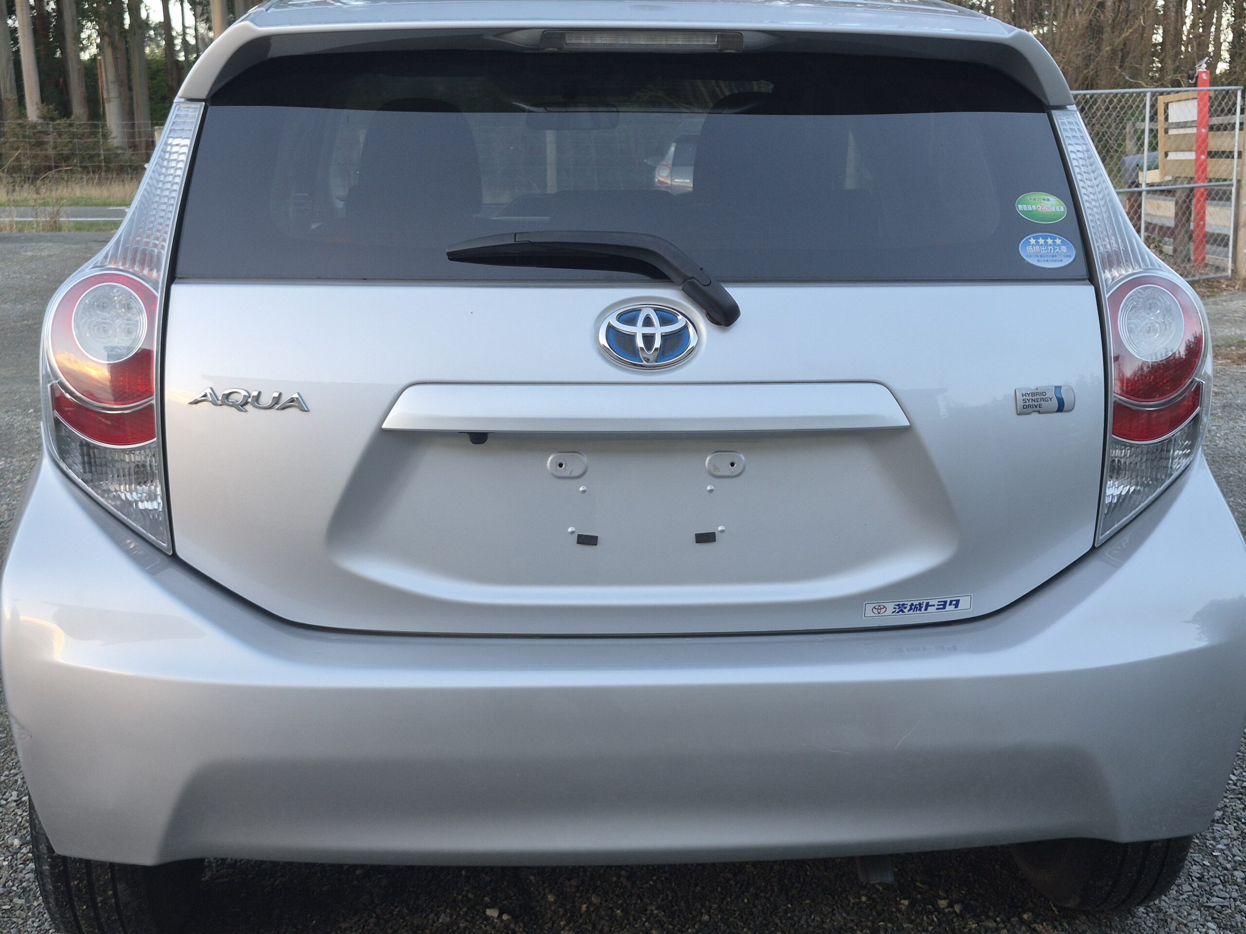 
								2013 Toyota Aqua Hybrid Push Start / Reverse Camera / Fresh Import full									