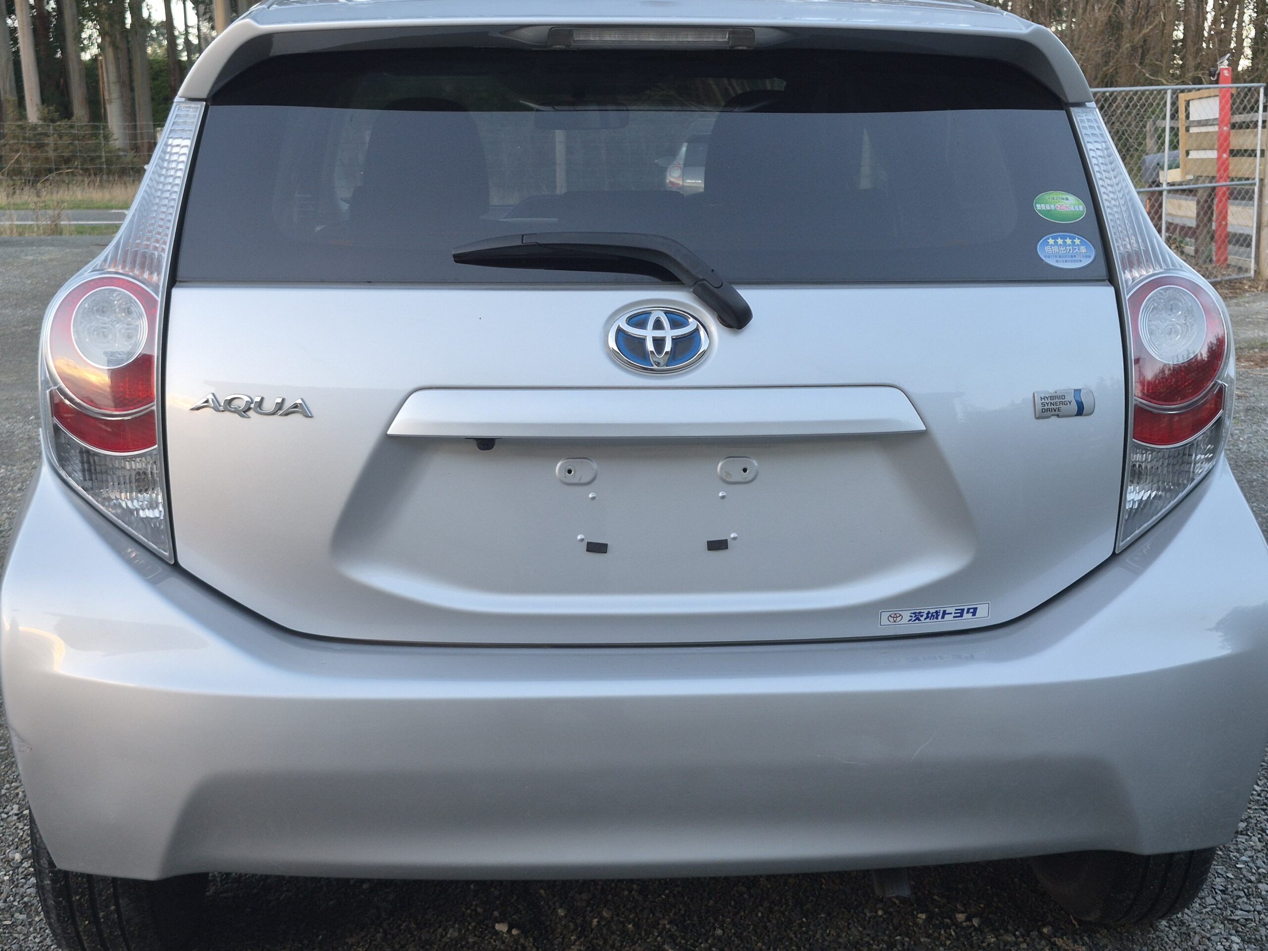
								2013 Toyota Aqua Hybrid Push Start / Reverse Camera / Fresh Import full									