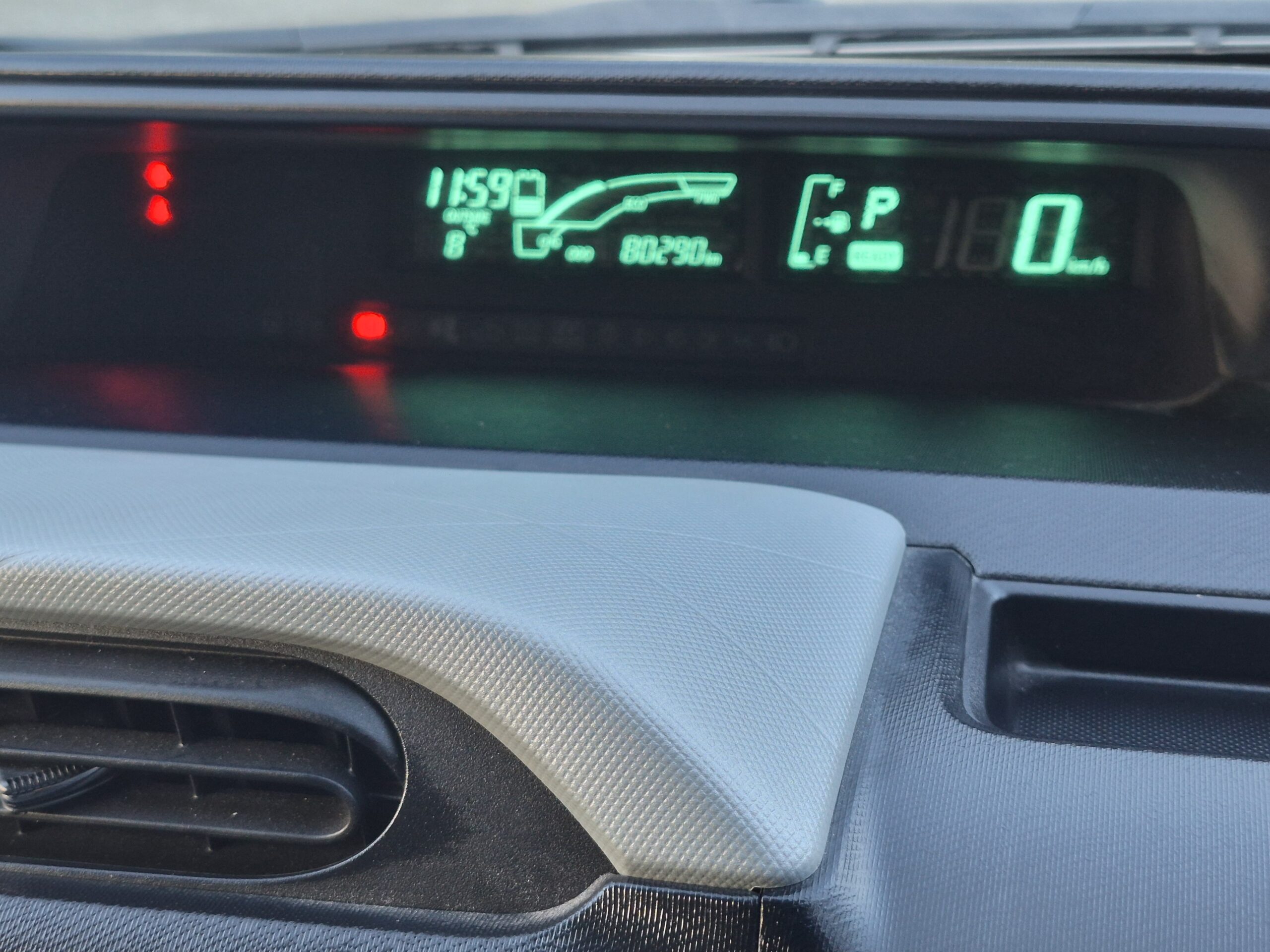 
								2013 Toyota Aqua Hybrid Push Start / Reverse Camera / Fresh Import full									