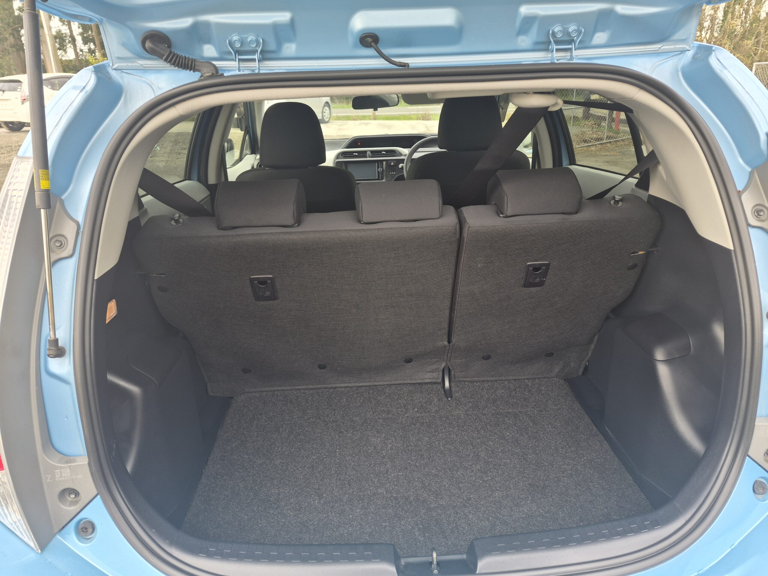 
								2013 Toyota Aqua Hybrid/ Fresh Import/ Very Low mileage/ Push Start/ Reserve Camera/ Price : $11499 + ORC full									