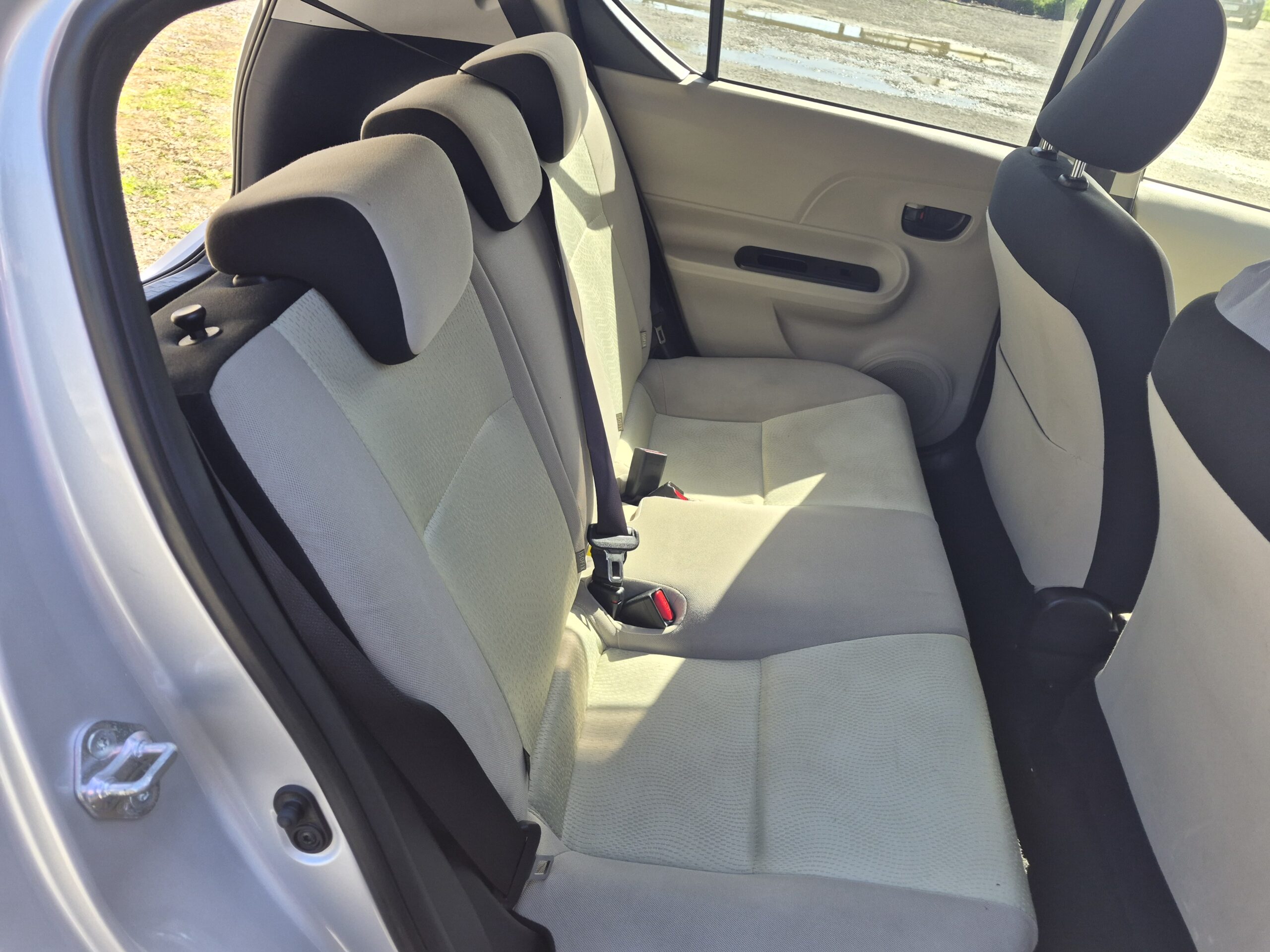 
								2014 Toyota Aqua Hybrid/ Fresh import/Low mileage/ Mag Wheels/ Price:$9499 + ORC full									