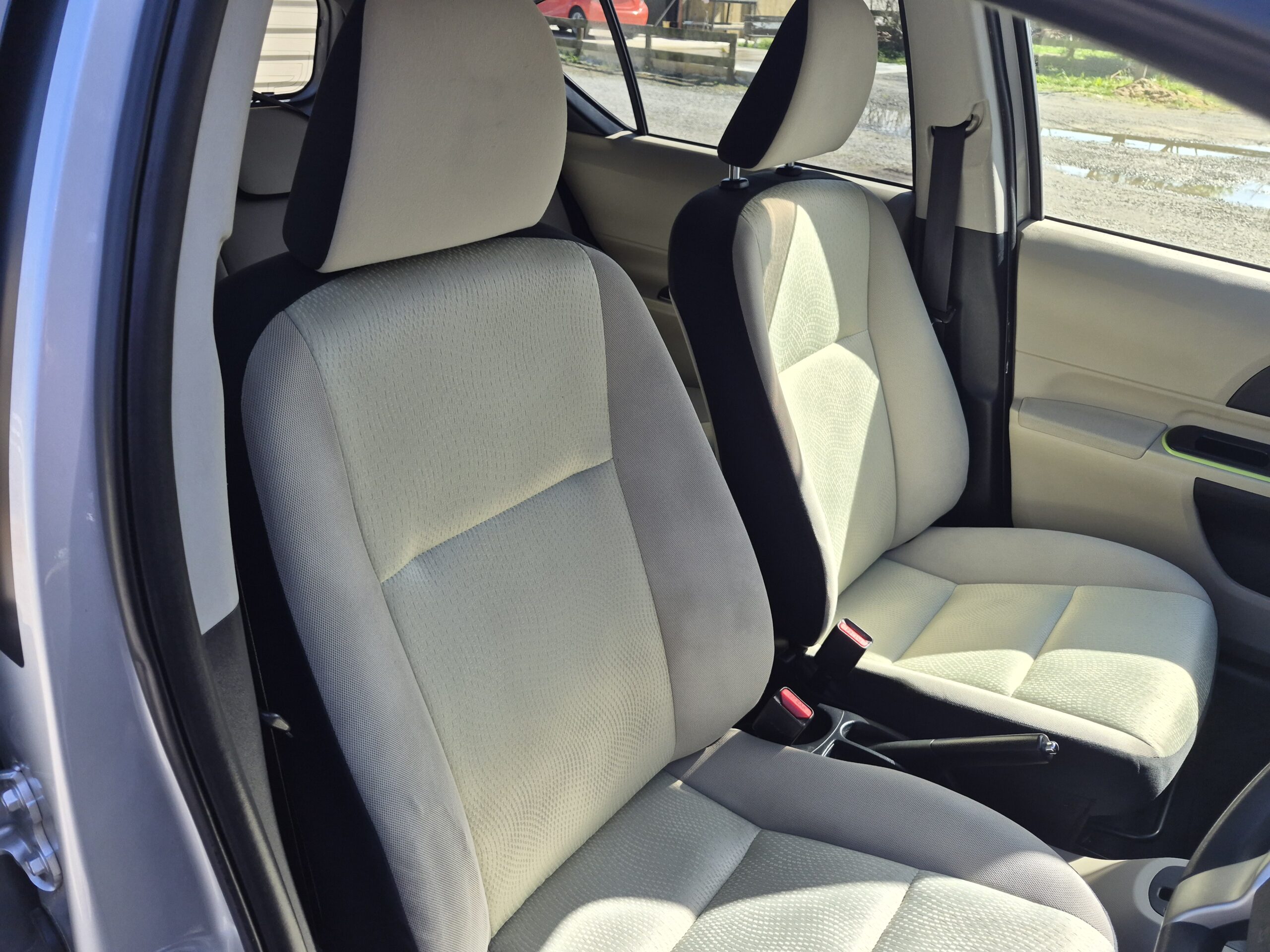 
								2014 Toyota Aqua Hybrid/ Fresh import/Low mileage/ Mag Wheels/ Price:$9499 + ORC full									