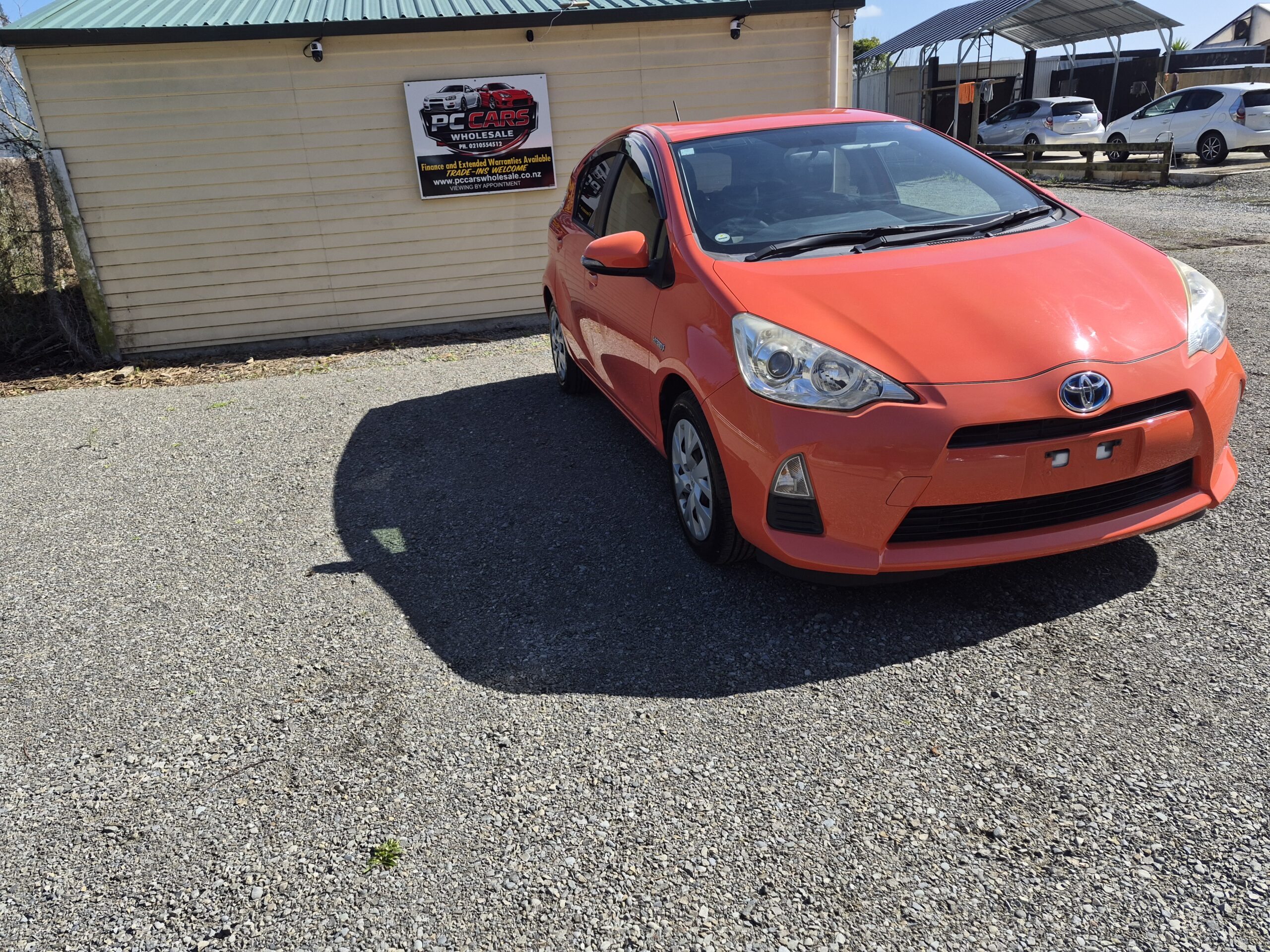 
								2014 Toyota Aqua/Fresh import/Low mileage/Push start/Price:$9999 plus on road cost full									