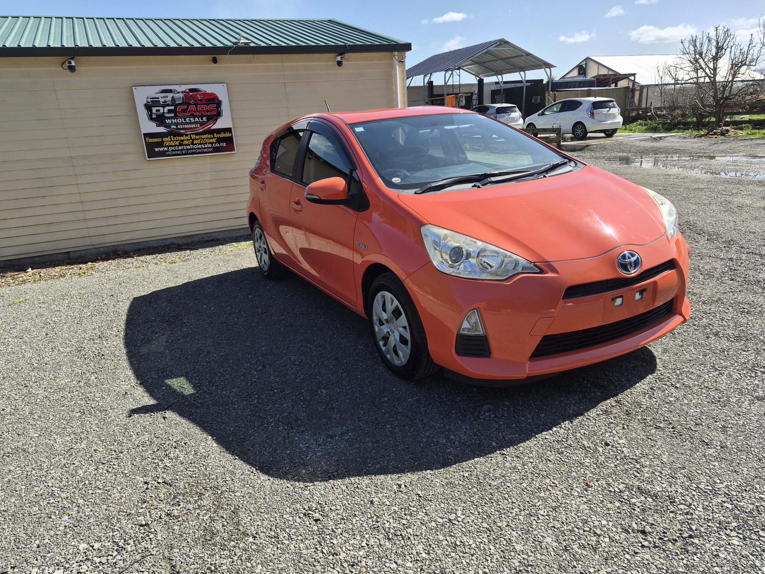 
								2014 Toyota Aqua/Fresh import/Low mileage/Push start/Price:$9999 plus on road cost full									