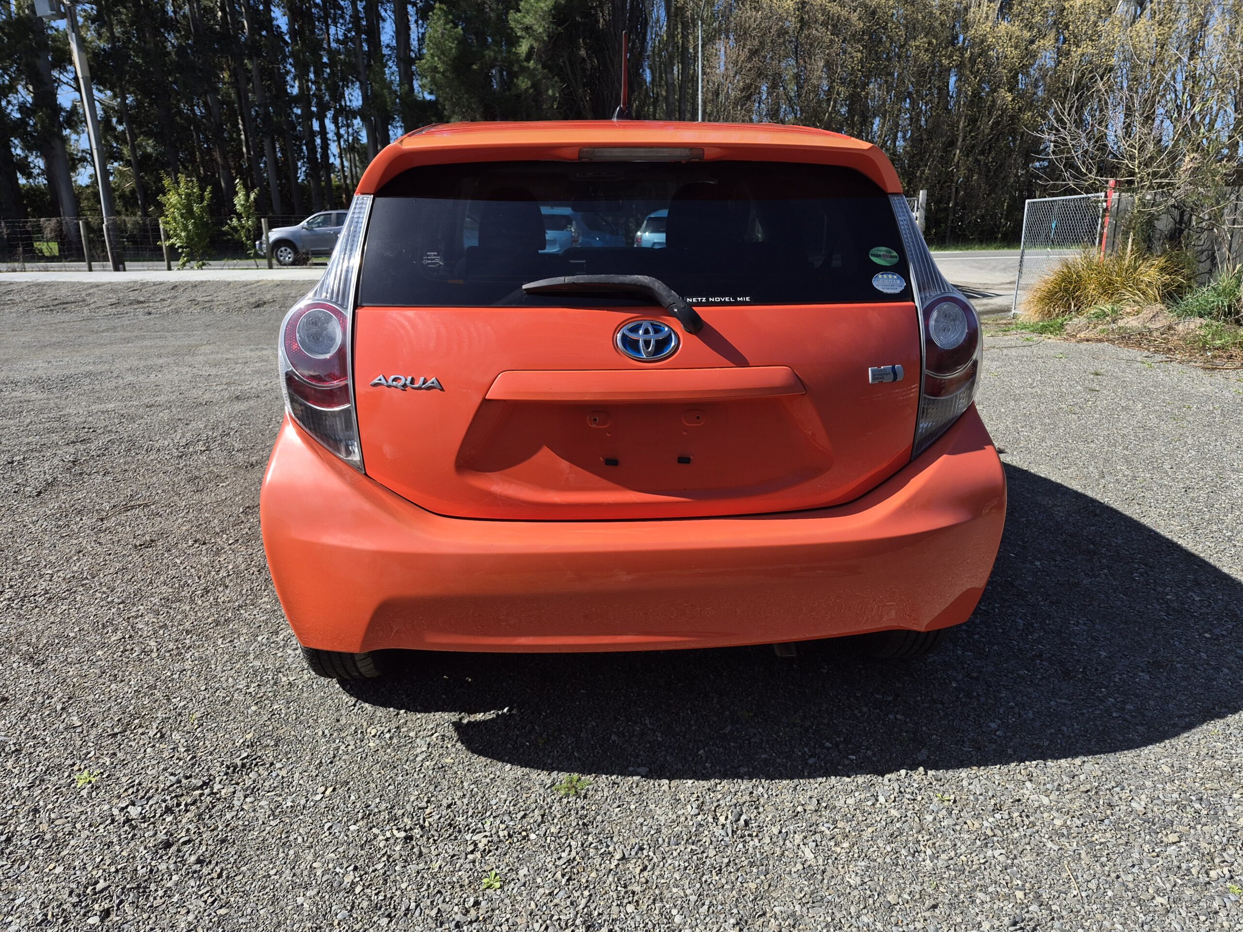 
								2014 Toyota Aqua/Fresh import/Low mileage/Push start/Price:$9999 plus on road cost full									