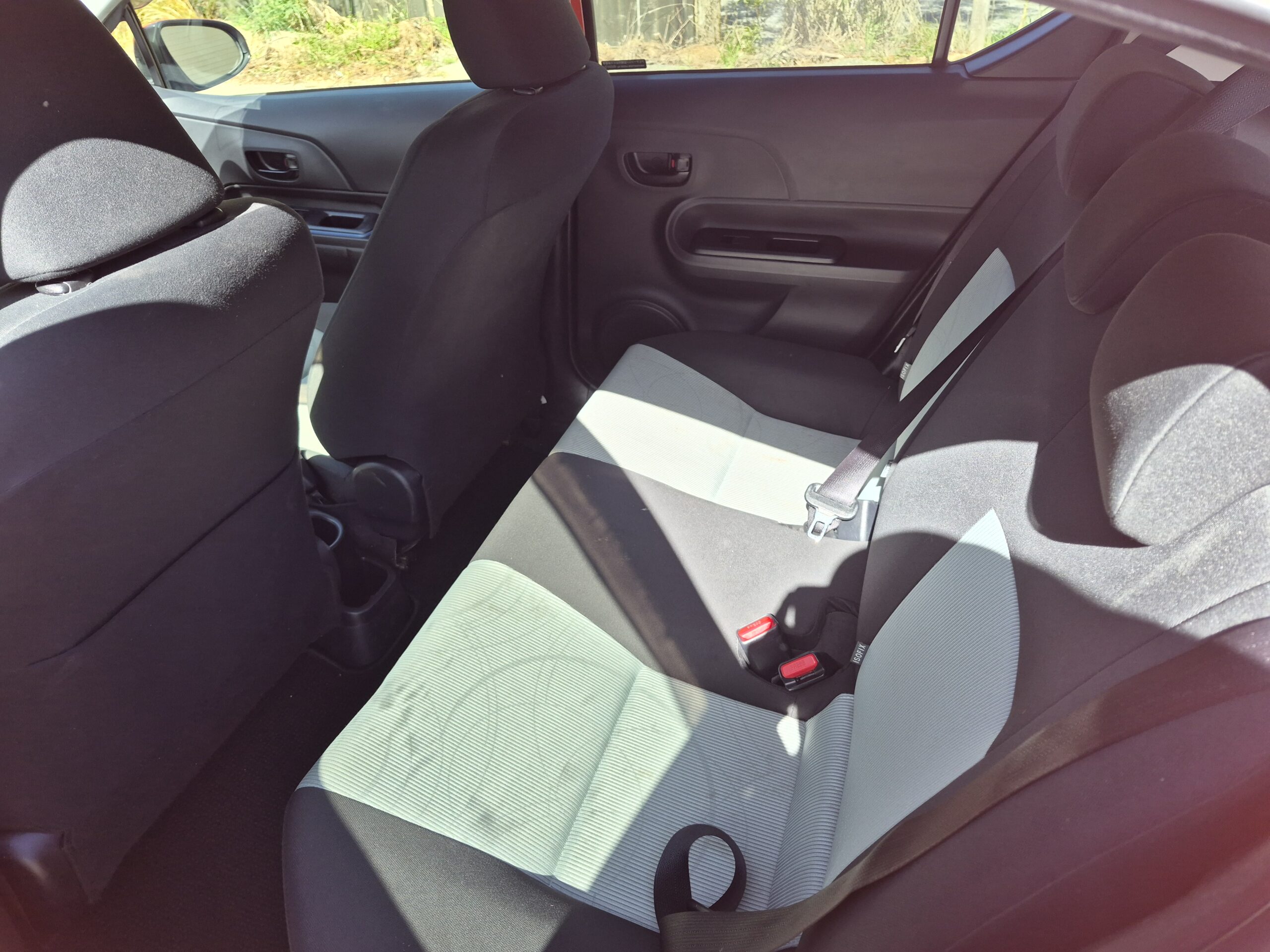 
								2014 Toyota Aqua/Fresh import/Low mileage/Push start/Price:$9999 plus on road cost full									