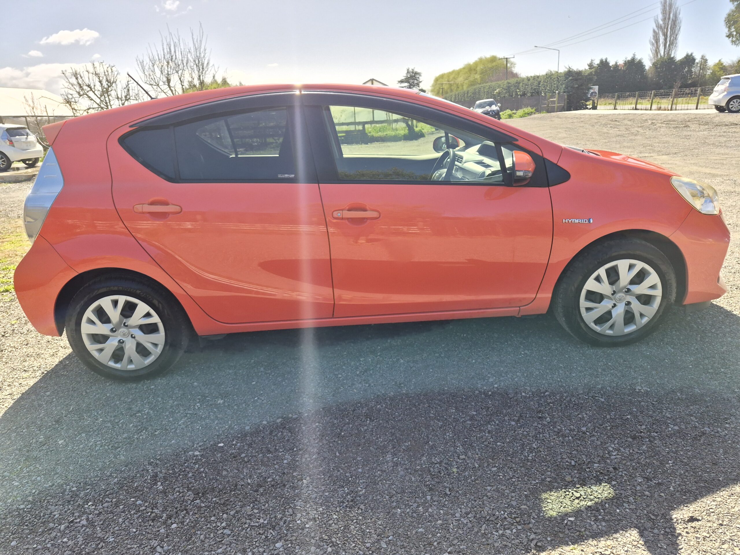 
								2014 Toyota Aqua/Fresh import/Low mileage/Push start/Price:$9999 plus on road cost full									