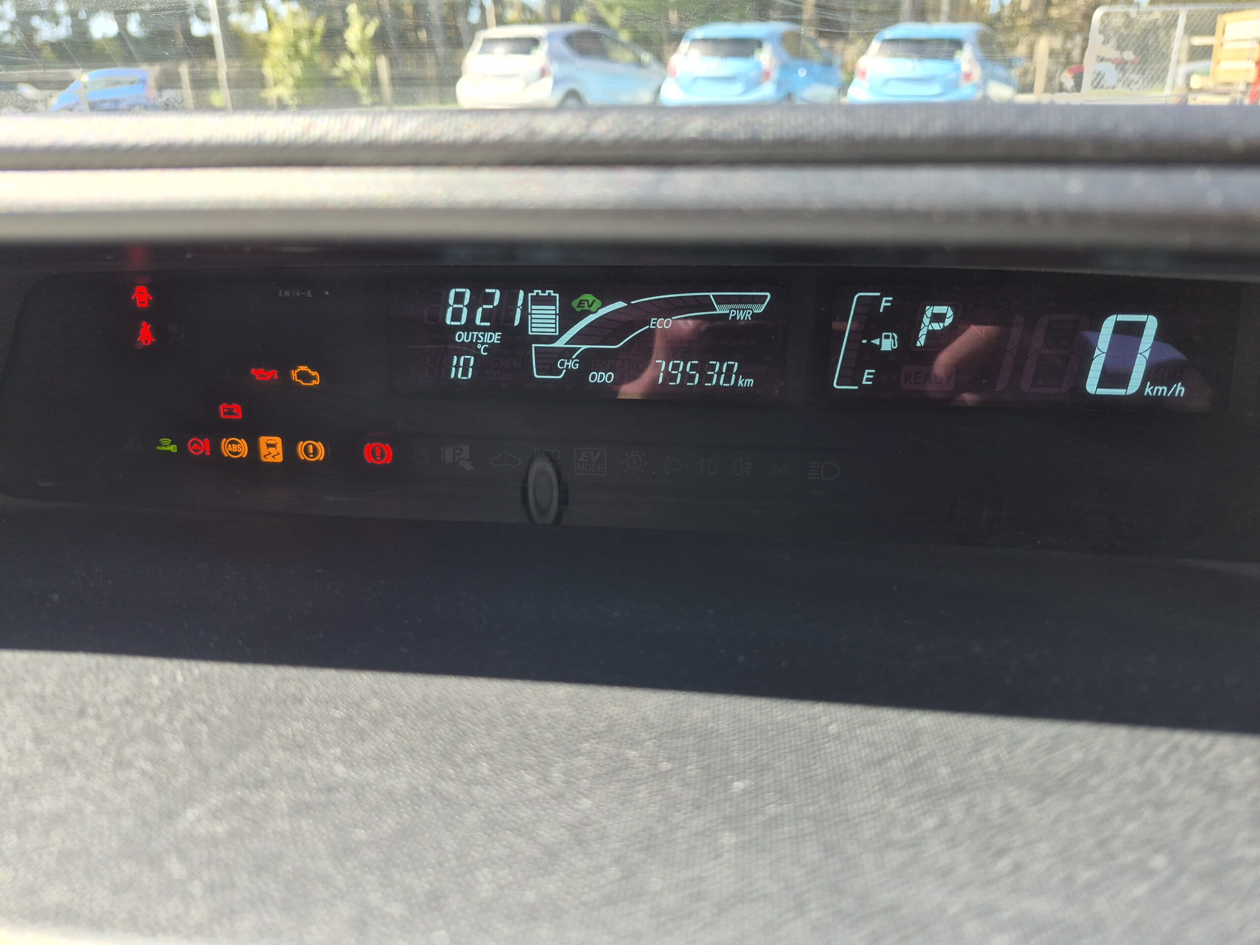 
								2014 Toyota Aqua/Fresh import/Low mileage/Push start/Price:$9999 plus on road cost full									