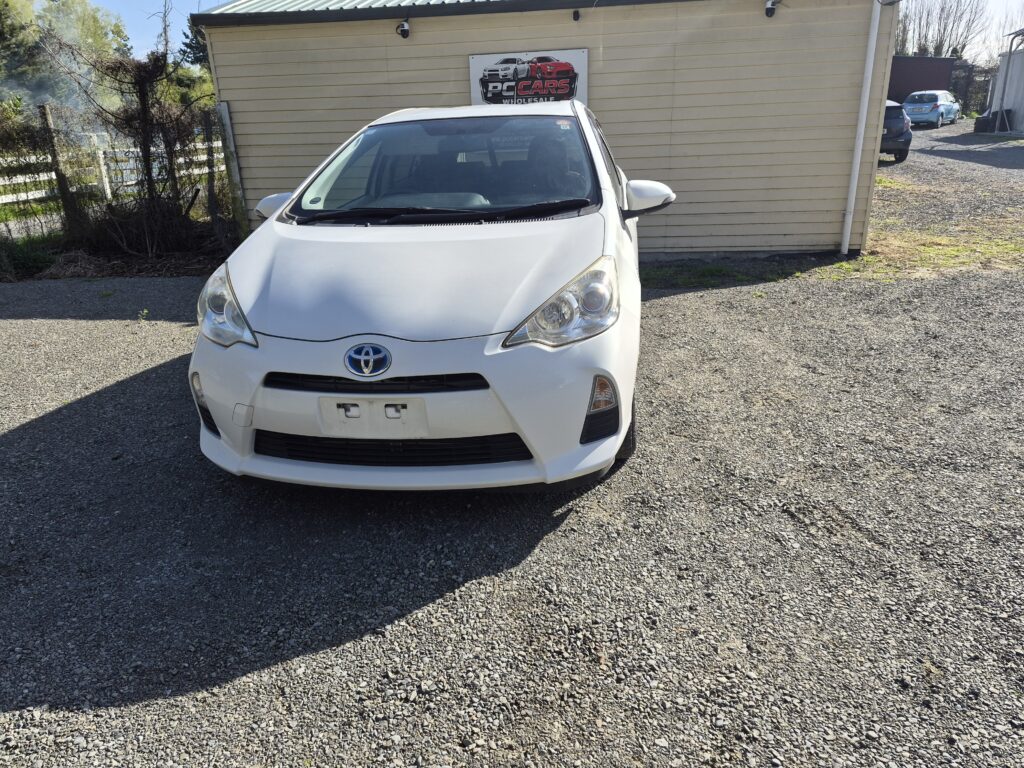 2012 Toyota Aqua Hybrid/ Fresh Import/ Reverse Camera/ Mag wheels /Price :$8999 +ORC