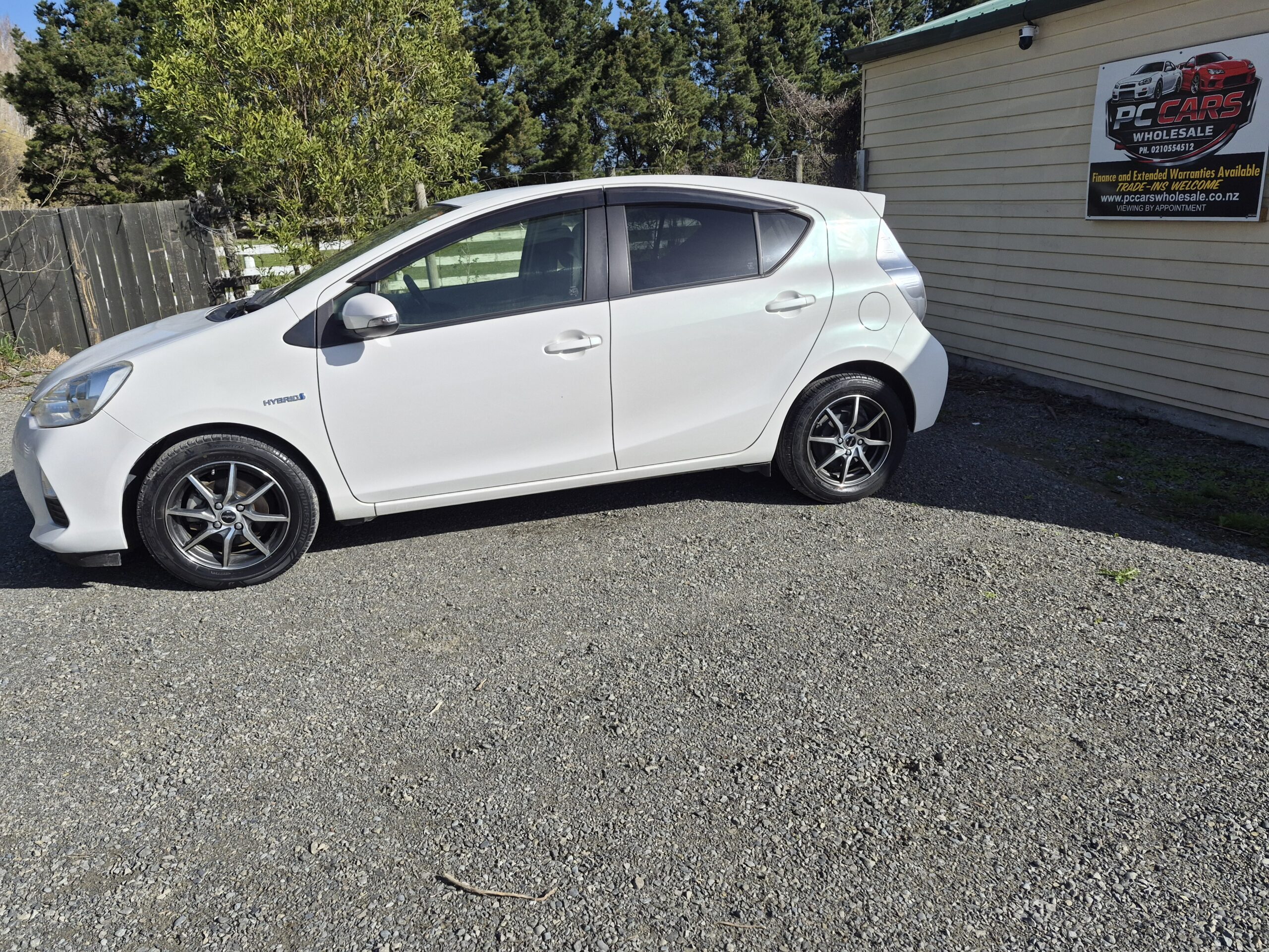 
								2012 Toyota Aqua Hybrid/ Fresh Import/ Reverse Camera/ Mag wheels /Price :$8999 +ORC full									