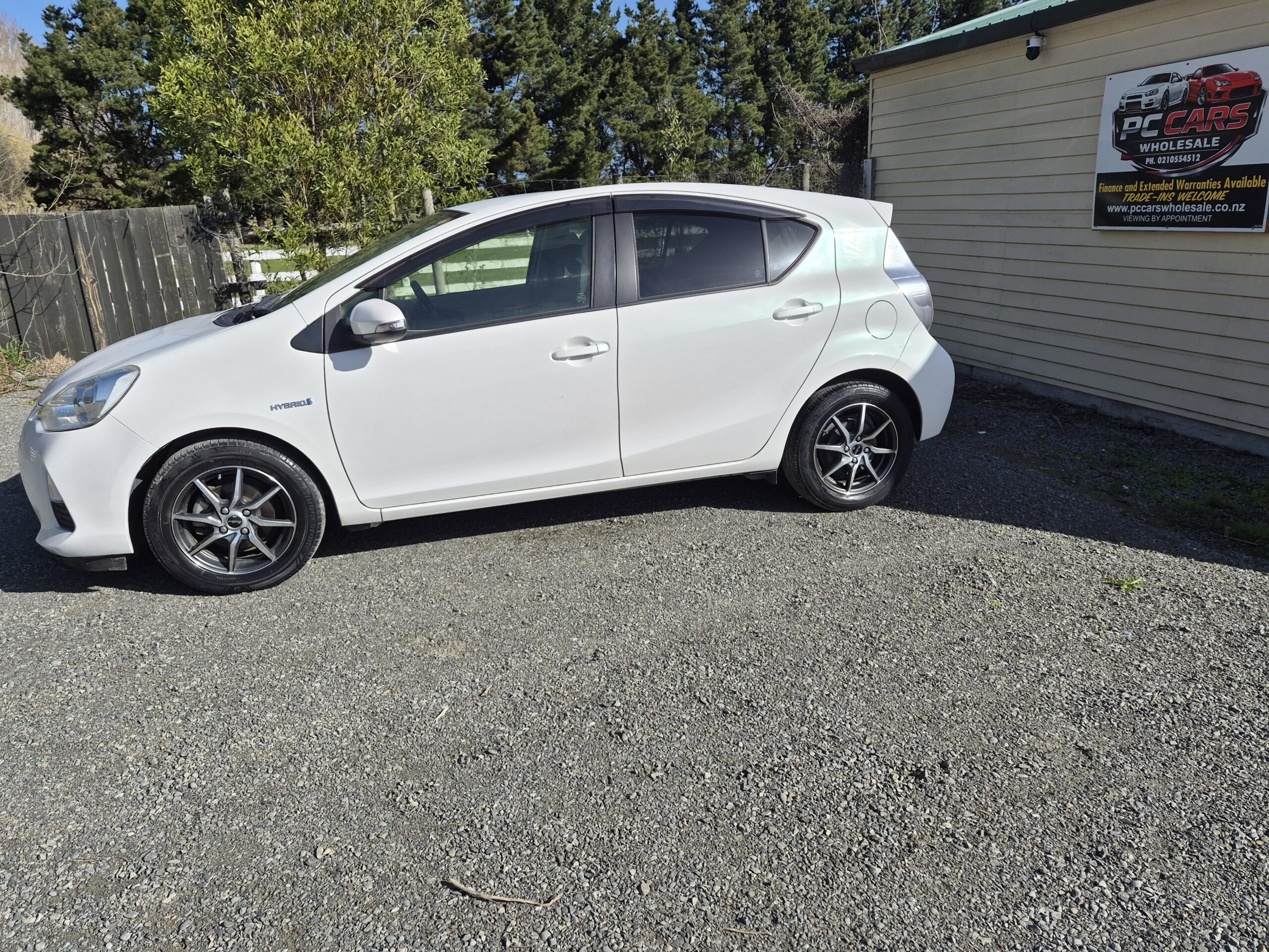 
								2012 Toyota Aqua Hybrid/ Fresh Import/ Reverse Camera/ Mag wheels /Price :$8999 +ORC full									