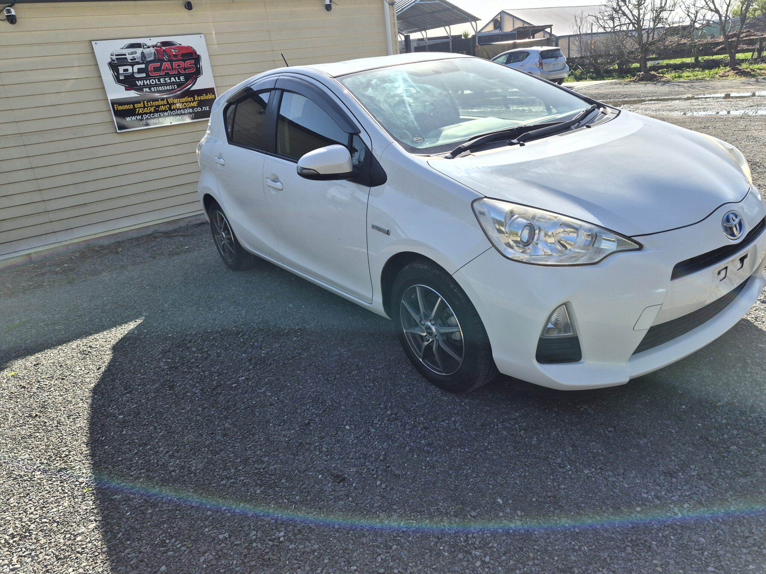 
								2012 Toyota Aqua Hybrid/ Fresh Import/ Reverse Camera/ Mag wheels /Price :$8999 +ORC full									