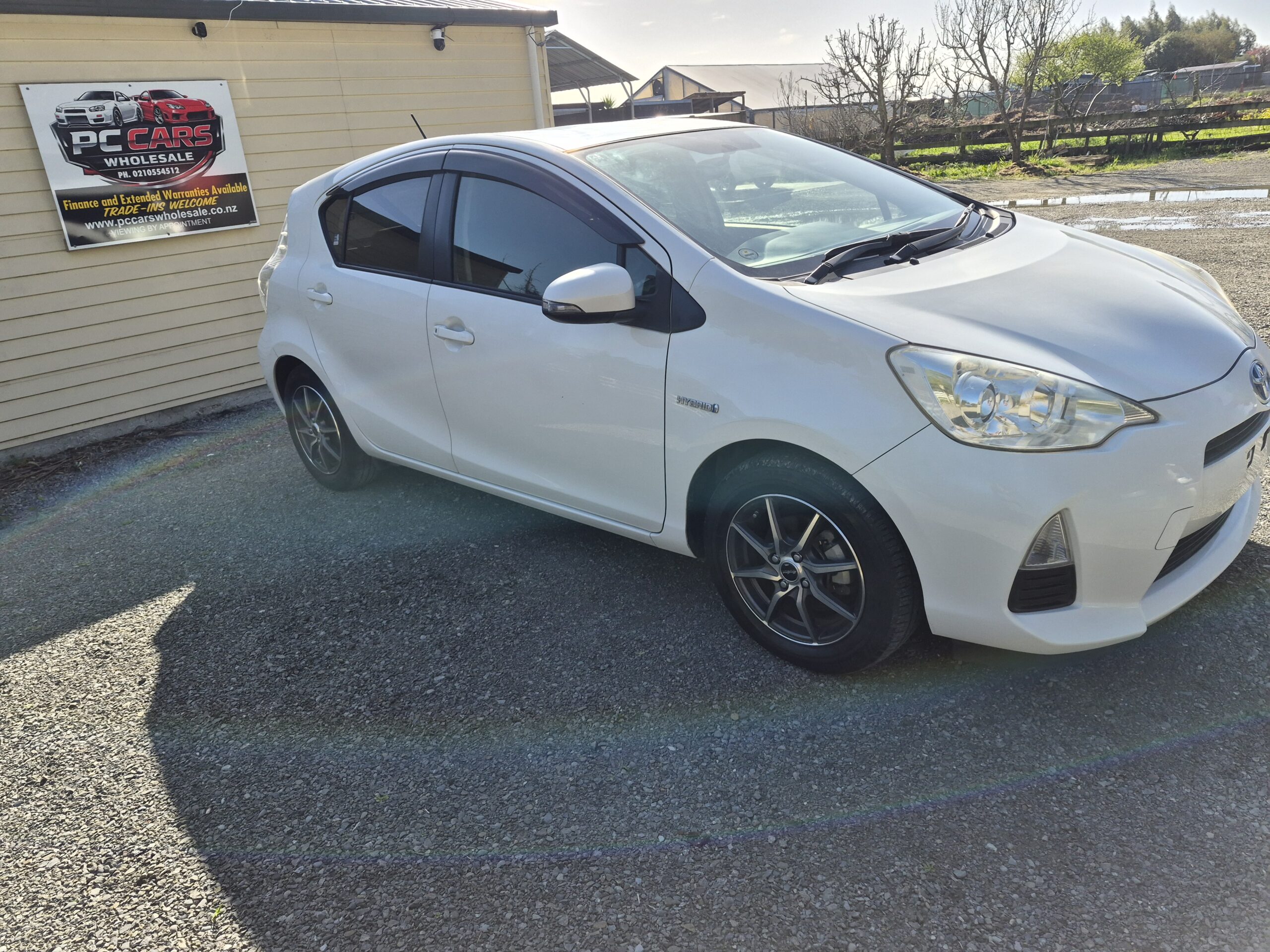 
								2012 Toyota Aqua Hybrid/ Fresh Import/ Reverse Camera/ Mag wheels /Price :$8999 +ORC full									