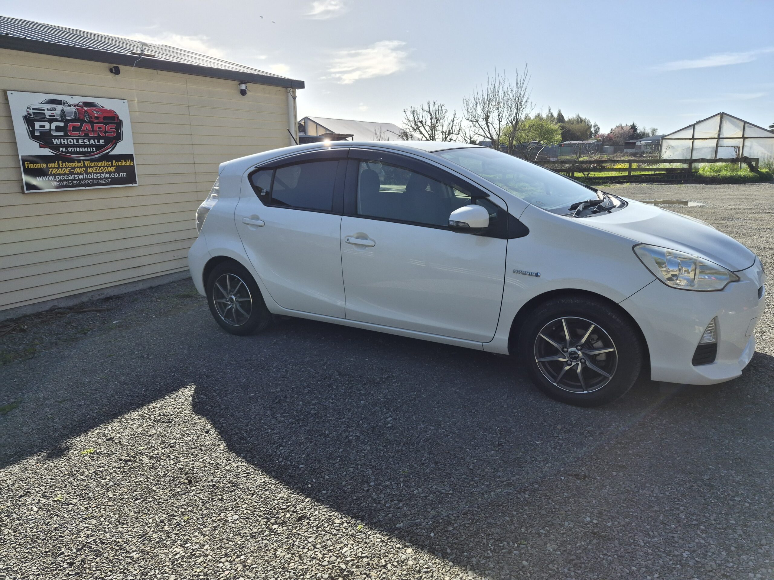 
								2012 Toyota Aqua Hybrid/ Fresh Import/ Reverse Camera/ Mag wheels /Price :$8999 +ORC full									