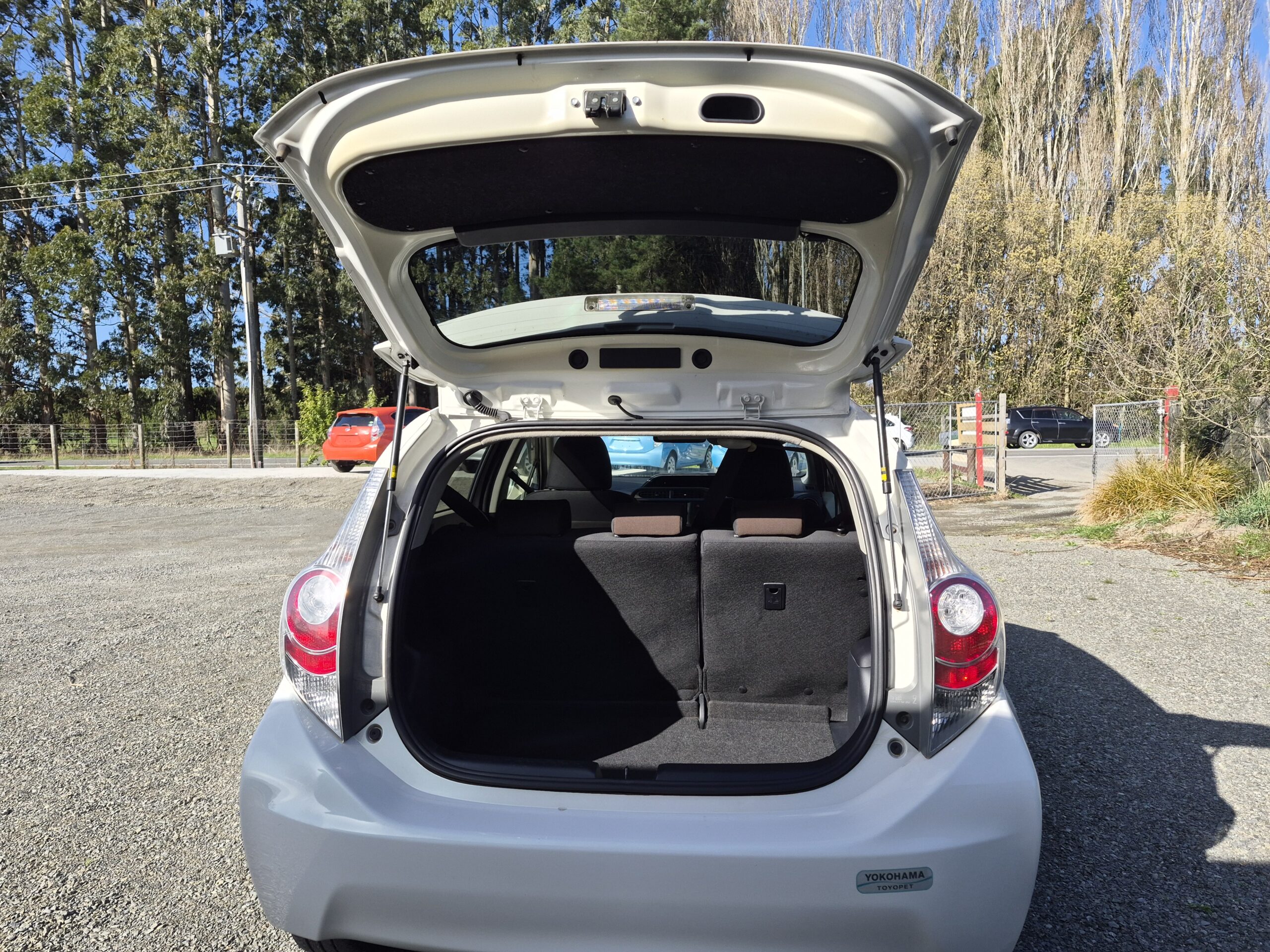 
								2012 Toyota Aqua Hybrid/ Fresh Import/ Reverse Camera/ Mag wheels /Price :$8999 +ORC full									