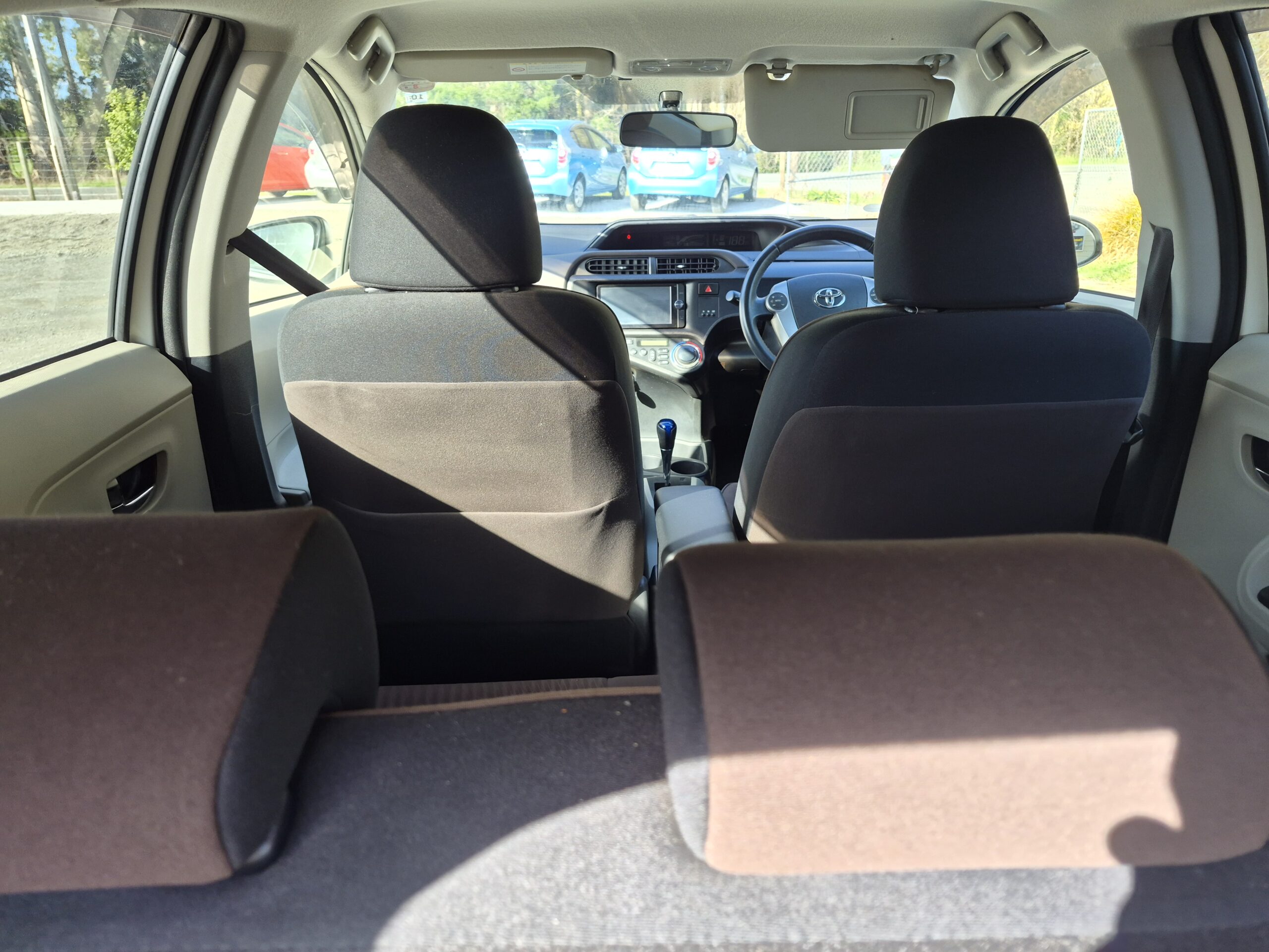 
								2012 Toyota Aqua Hybrid/ Fresh Import/ Reverse Camera/ Mag wheels /Price :$8999 +ORC full									