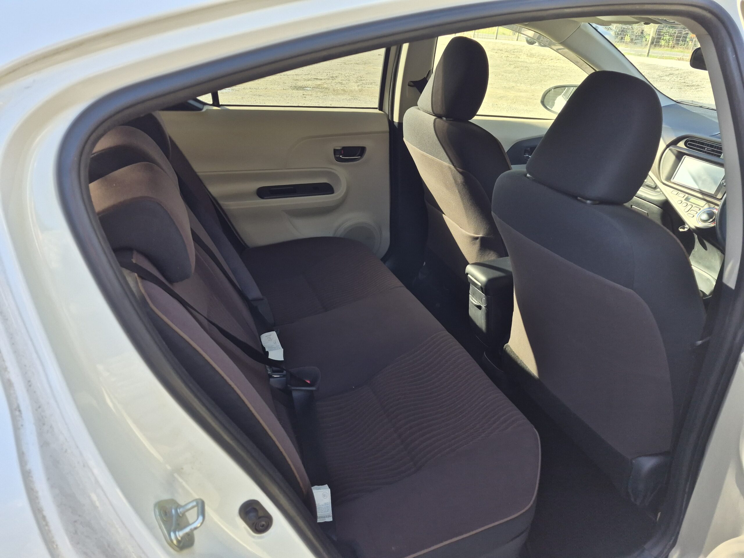 
								2012 Toyota Aqua Hybrid/ Fresh Import/ Reverse Camera/ Mag wheels /Price :$8999 +ORC full									