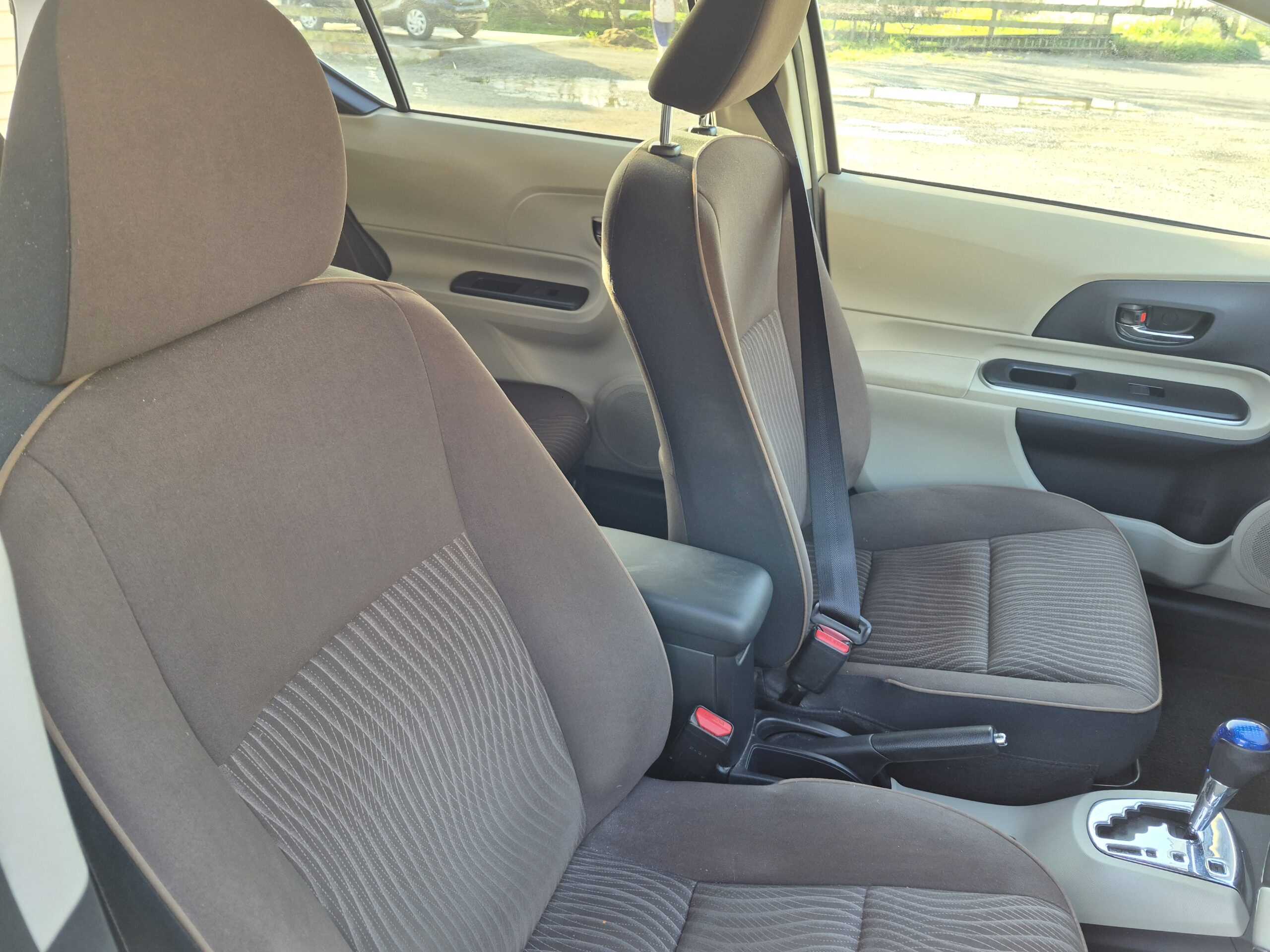 
								2014 Toyota Aqua Hybrid/ Fresh Import/ Low mileage/ Mag Wheels/ Price: $9499 + ORC full									