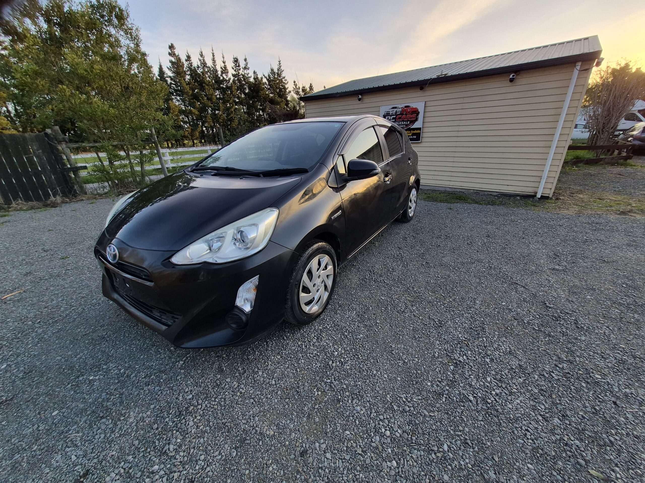 
								2015 Toyota Aqua/Fresh import/ G sport Model/ Push start/Low mileage/Reverse camera/Price:$ 11499 plus on road cost full									