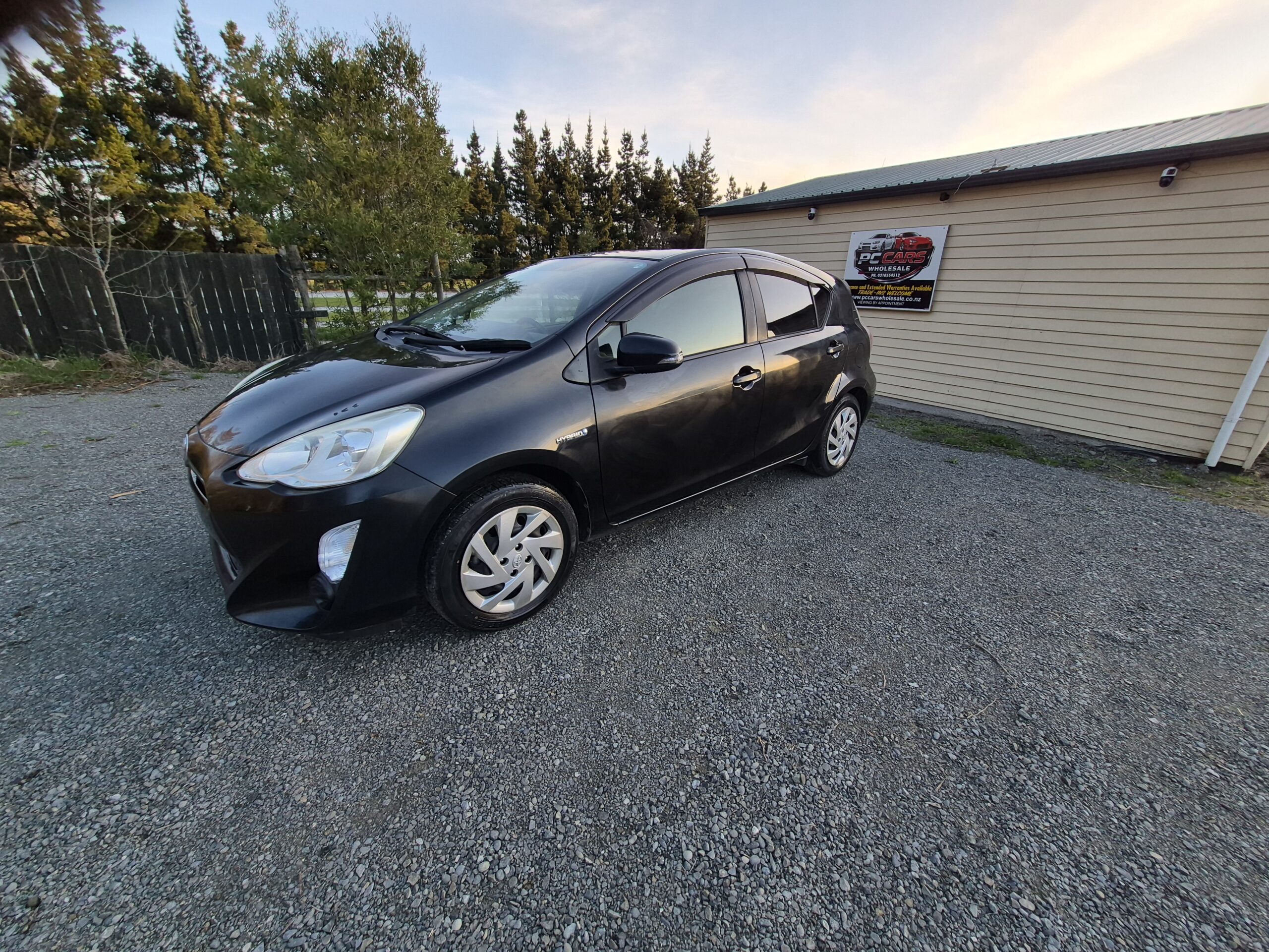 
								2015 Toyota Aqua/Fresh import/ G sport Model/ Push start/Low mileage/Reverse camera/Price:$ 11499 plus on road cost full									