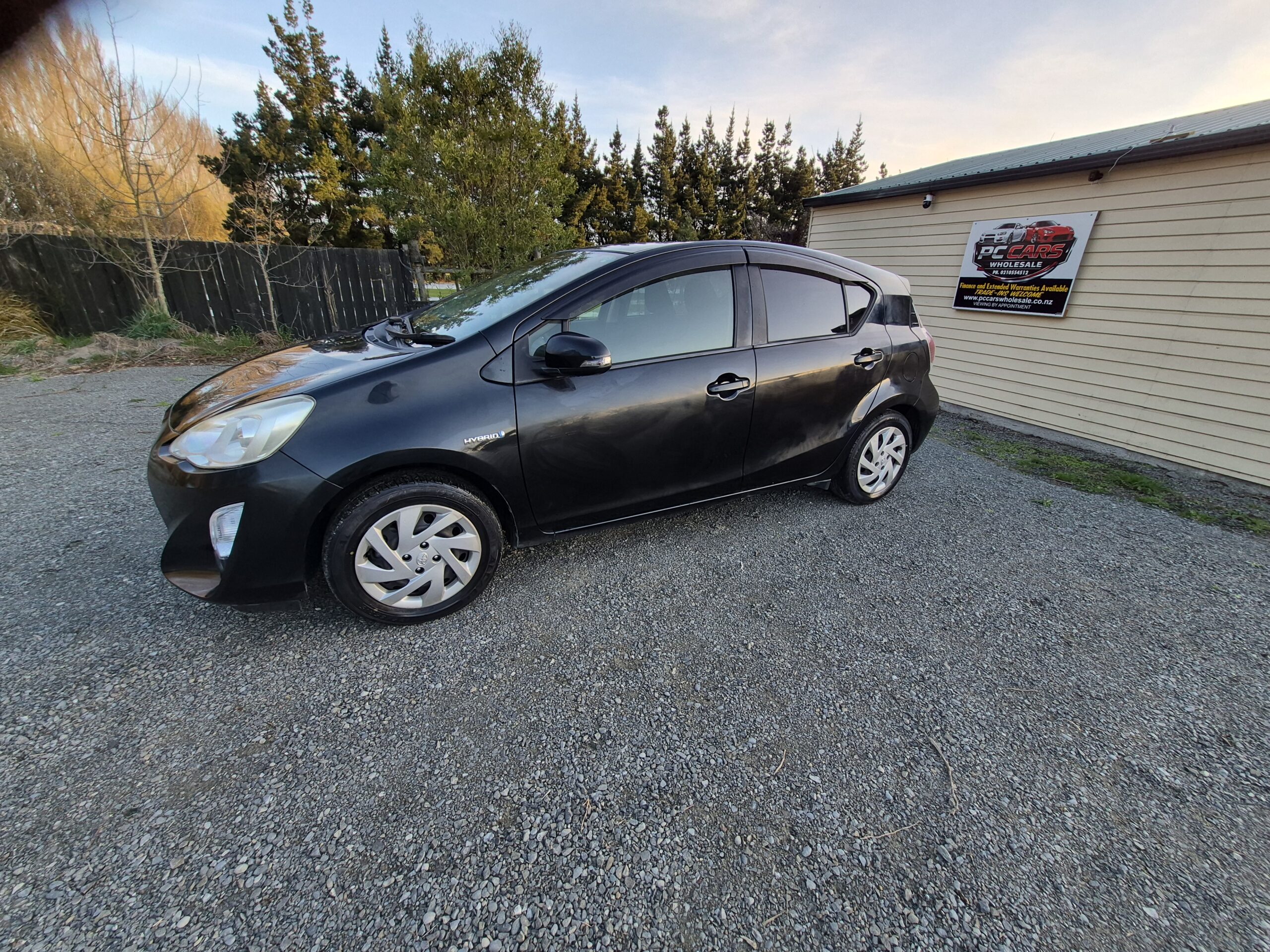 
								2015 Toyota Aqua/Fresh import/ G sport Model/ Push start/Low mileage/Reverse camera/Price:$ 11499 plus on road cost full									