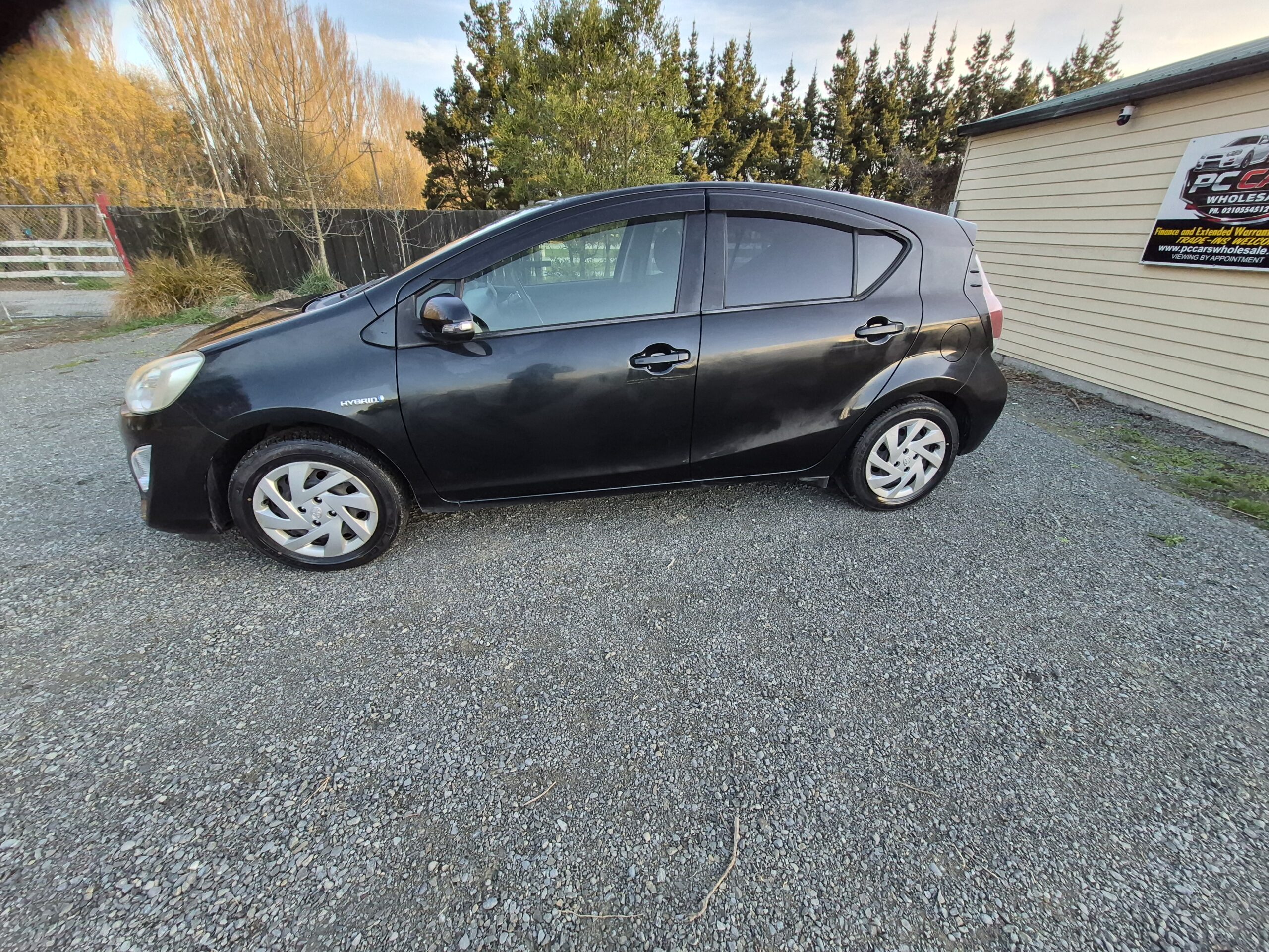 
								2015 Toyota Aqua/Fresh import/ G sport Model/ Push start/Low mileage/Reverse camera/Price:$ 11499 plus on road cost full									