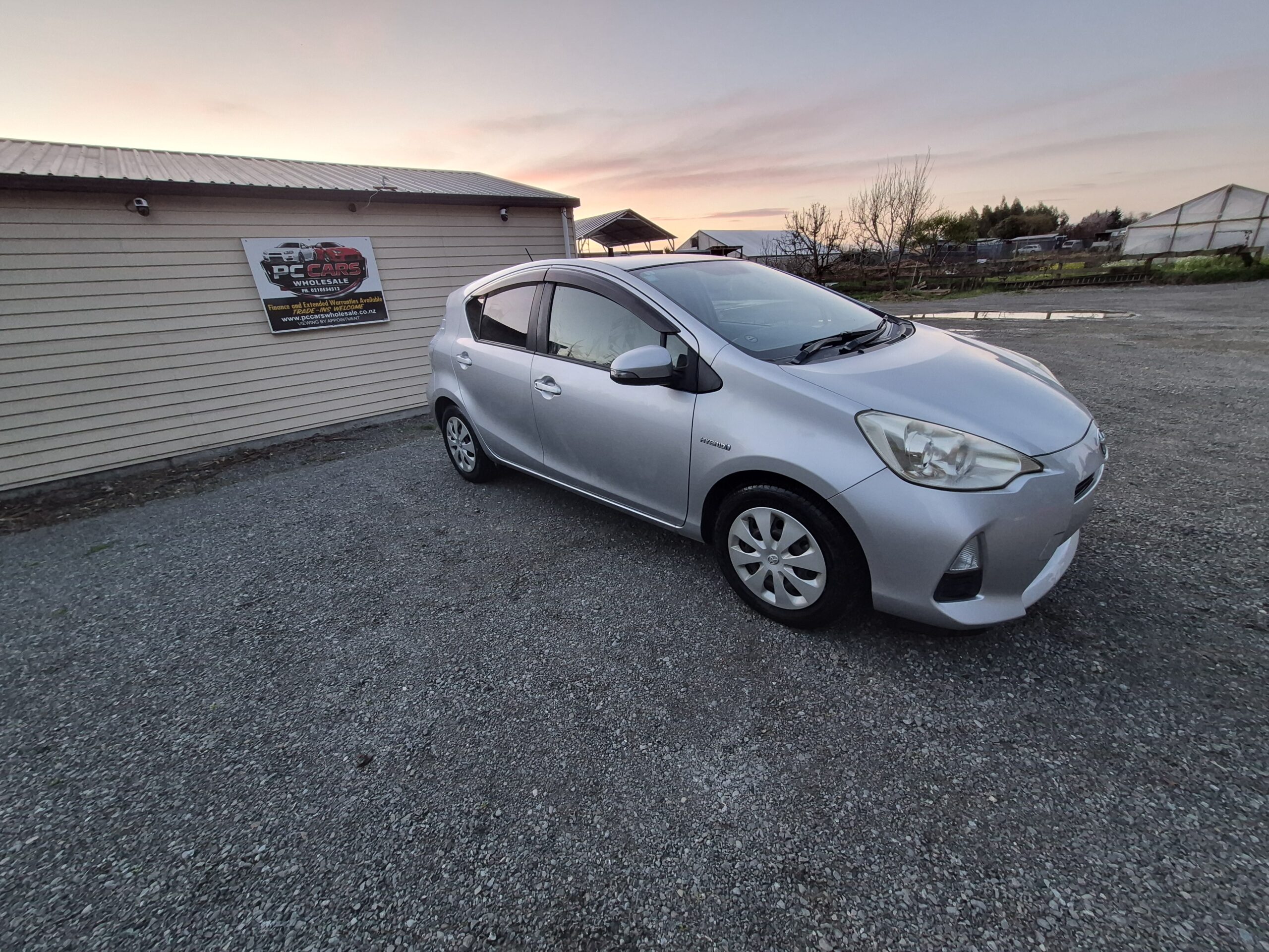 
								2013 Toyota Aqua Hybrid Push Start / Reverse Camera / Fresh Import/Low mileage/$9999 +ORC full									