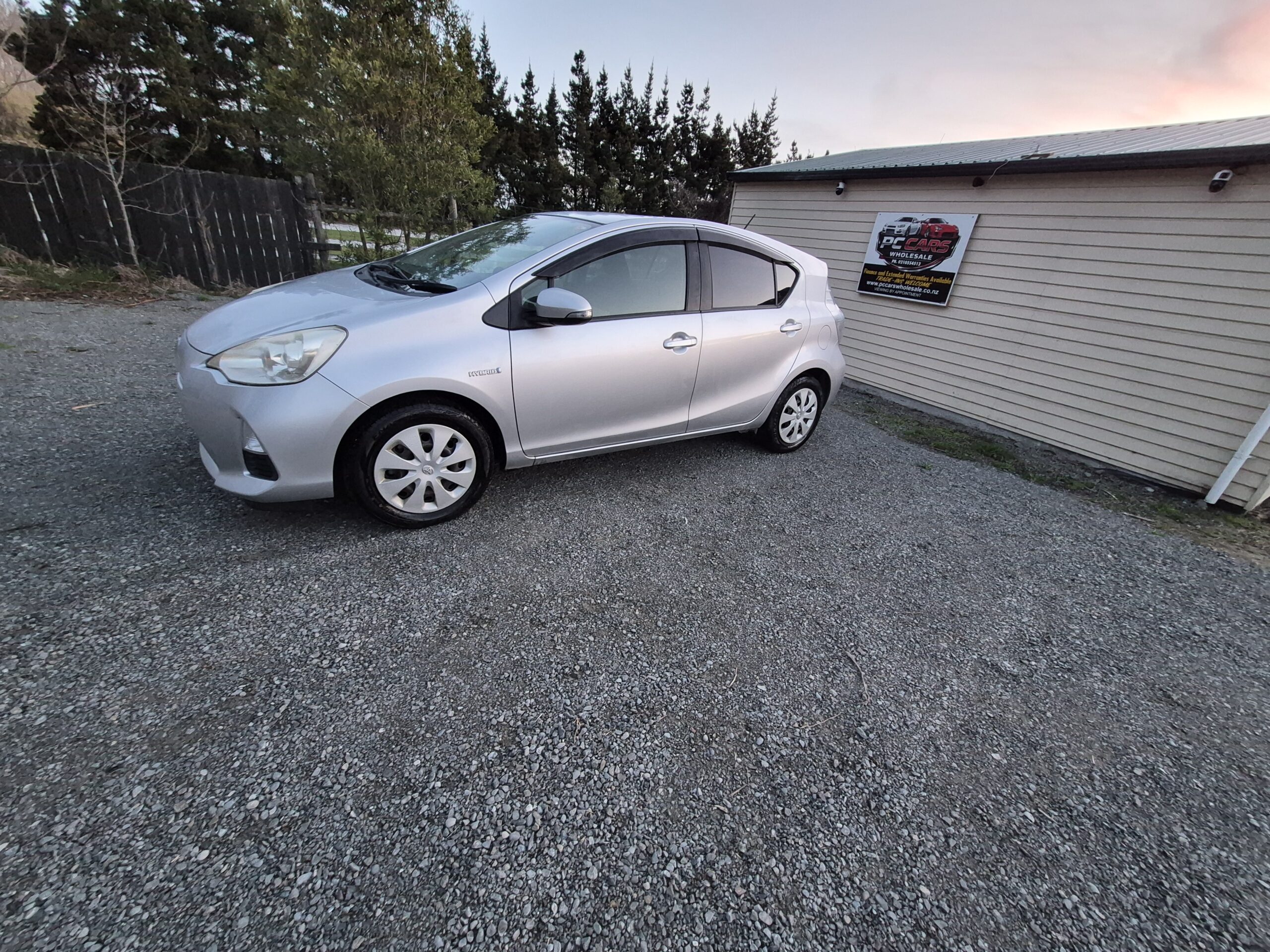 
								2013 Toyota Aqua Hybrid Push Start / Reverse Camera / Fresh Import/Low mileage/$9999 +ORC full									