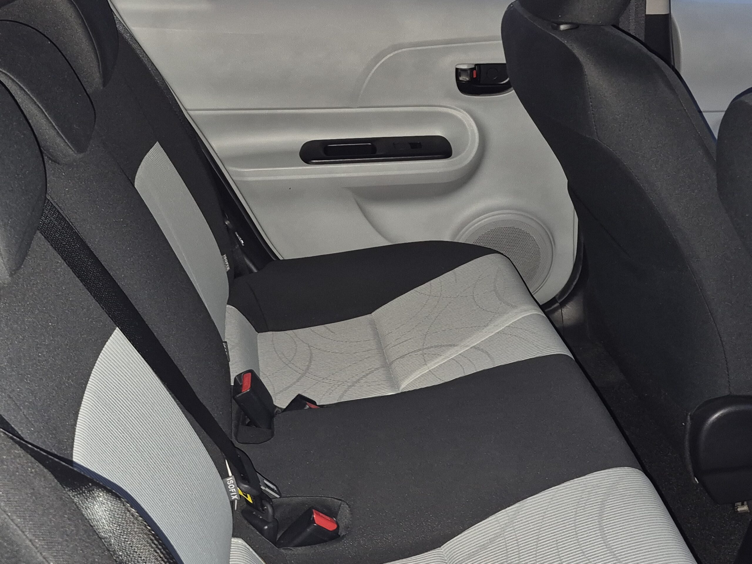 
								2013 Toyota Aqua Hybrid Push Start / Reverse Camera / Fresh Import/Low mileage/$9999 +ORC full									