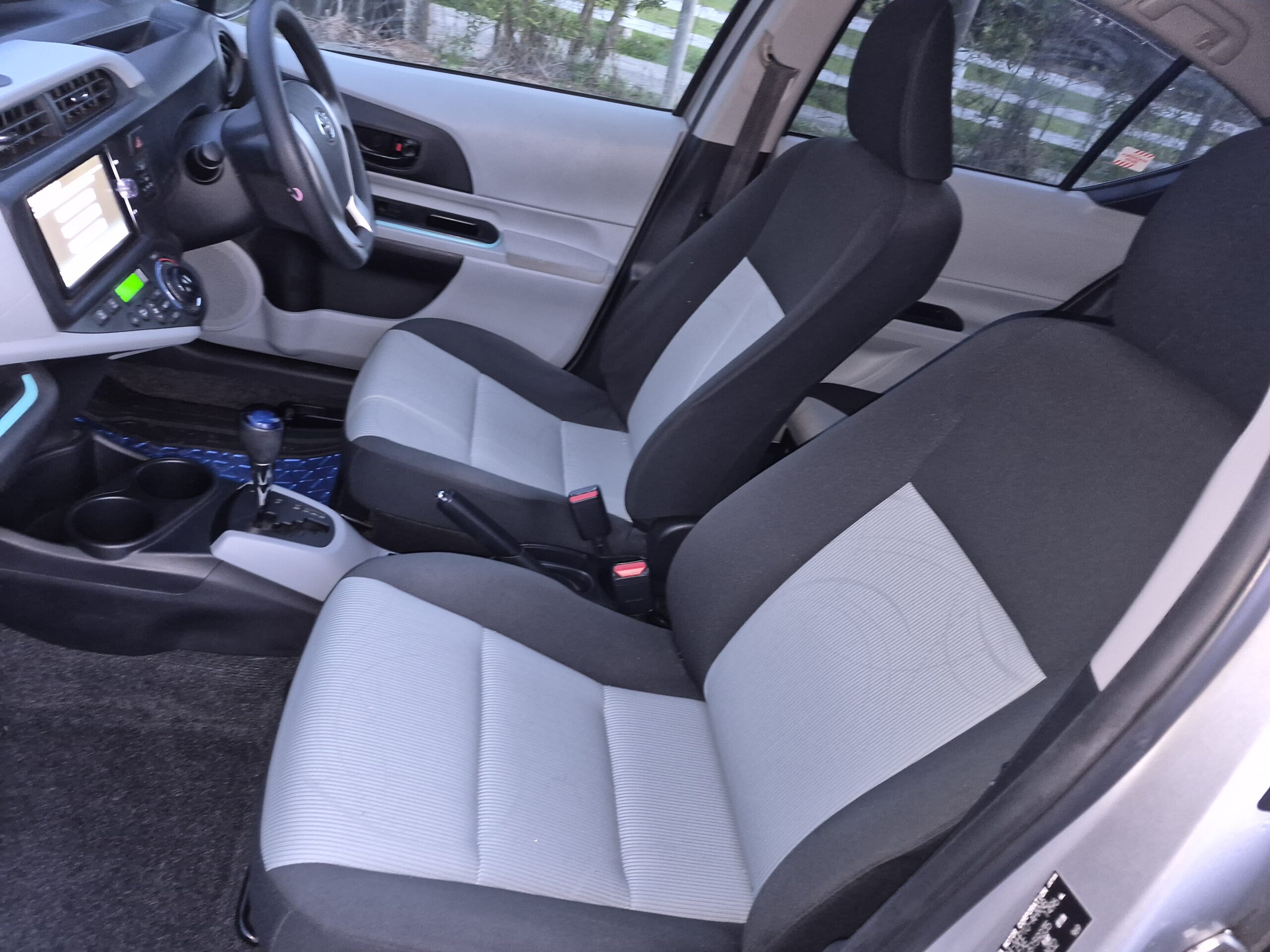 
								2013 Toyota Aqua Hybrid Push Start / Reverse Camera / Fresh Import/Low mileage/$9999 +ORC full									