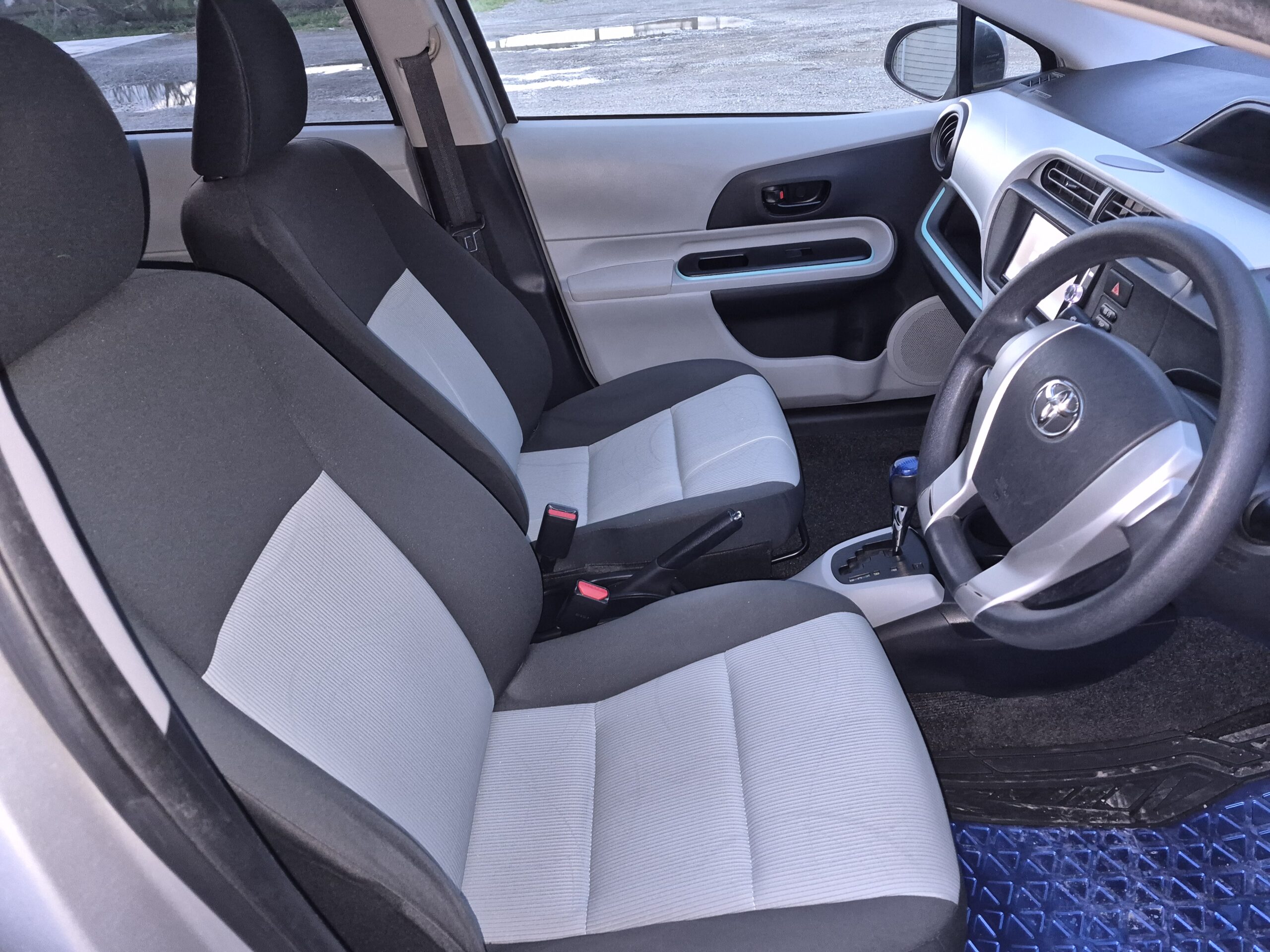 
								2013 Toyota Aqua Hybrid Push Start / Reverse Camera / Fresh Import/Low mileage/$9999 +ORC full									