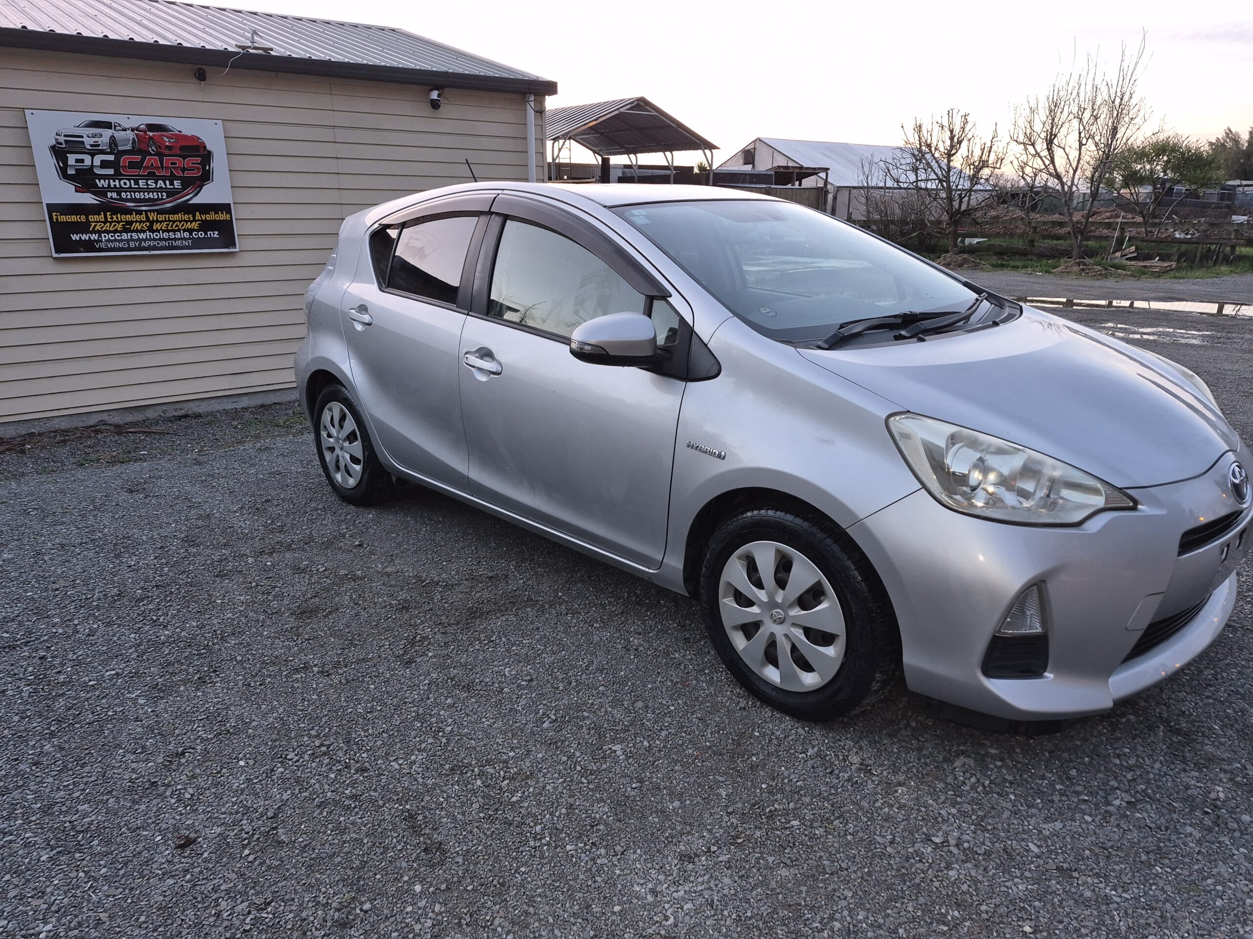 
								2013 Toyota Aqua Hybrid Push Start / Reverse Camera / Fresh Import/Low mileage/$9999 +ORC full									