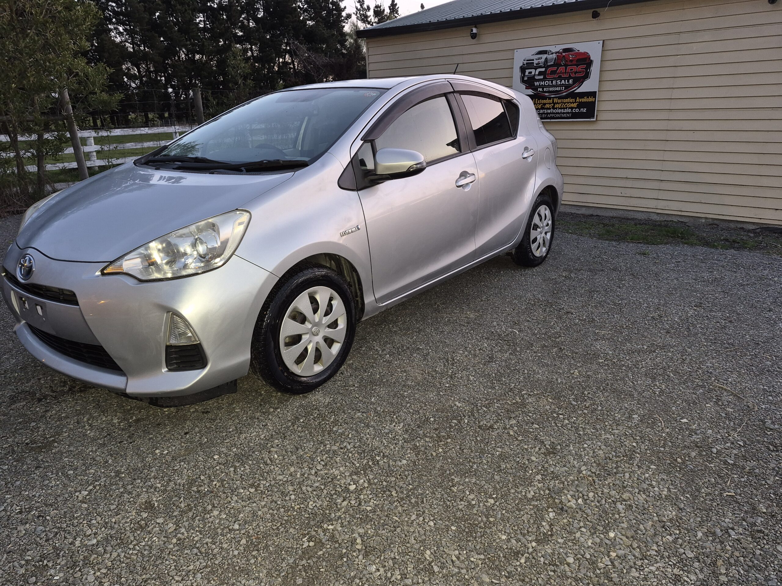 
								2013 Toyota Aqua Hybrid Push Start / Reverse Camera / Fresh Import/Low mileage/$9999 +ORC full									