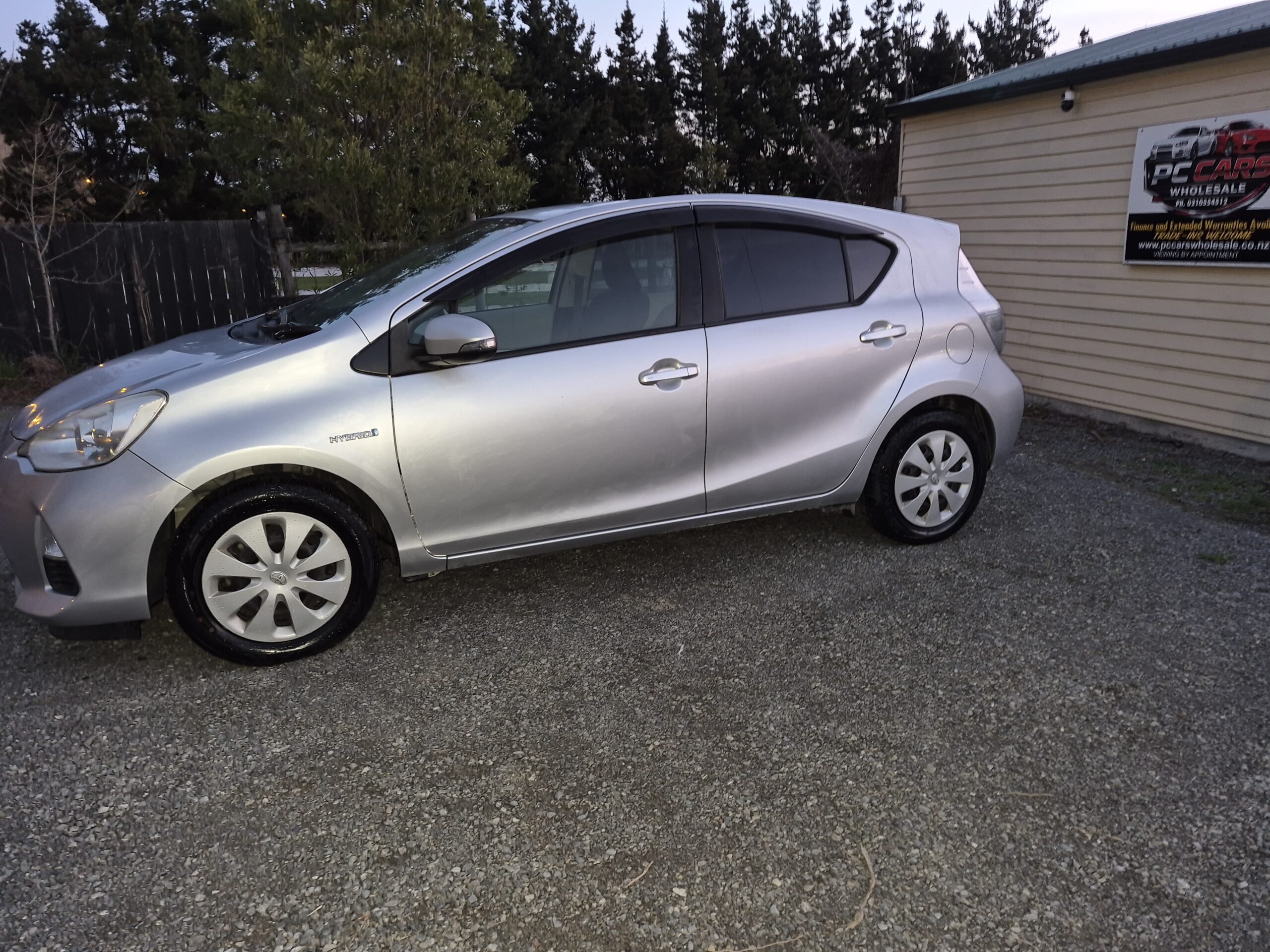 
								2013 Toyota Aqua Hybrid Push Start / Reverse Camera / Fresh Import/Low mileage/$9999 +ORC full									